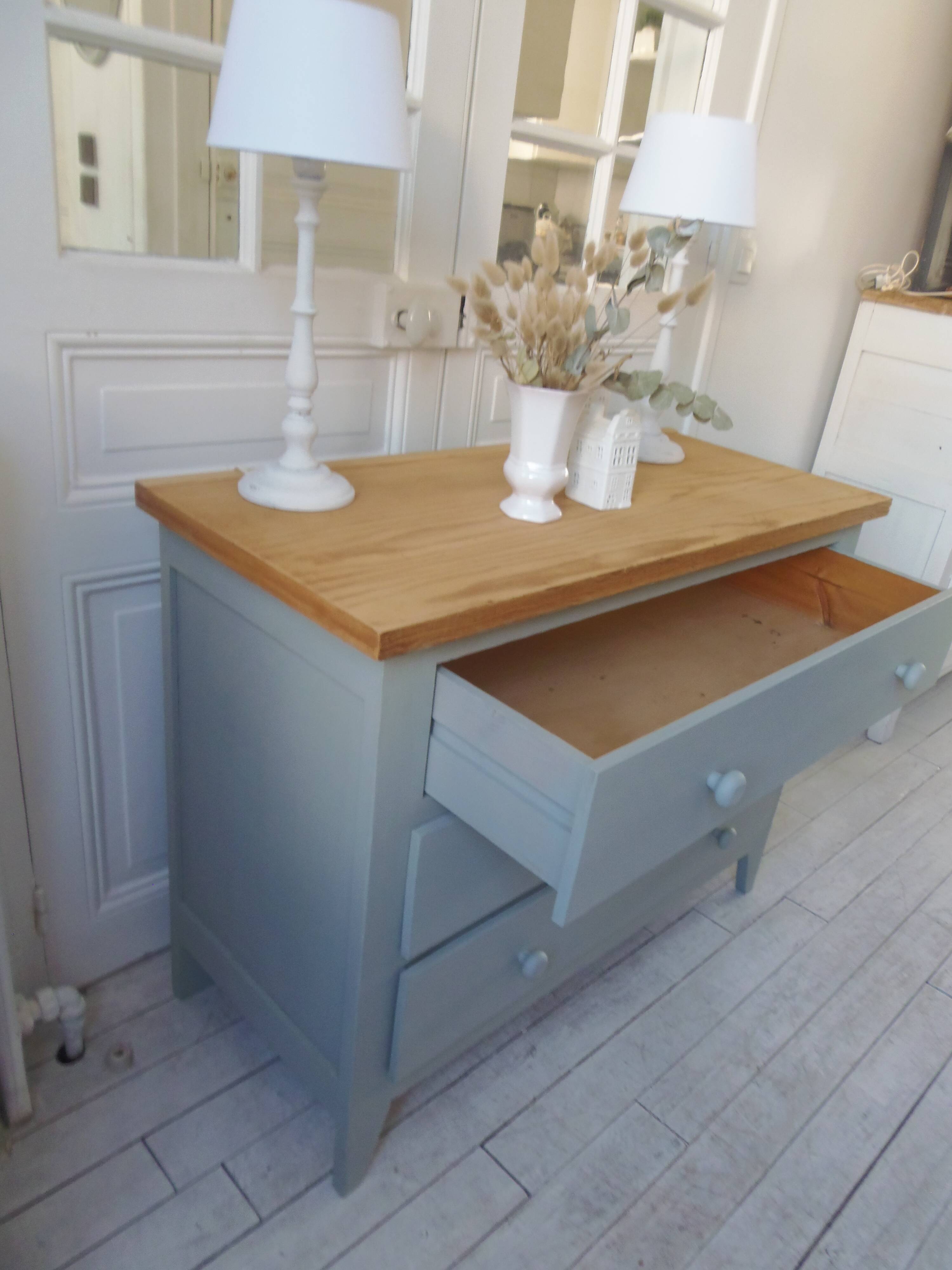 Re-enchanted chest of drawers in verdigris, wooden top protected by varnish. 3 t furniture