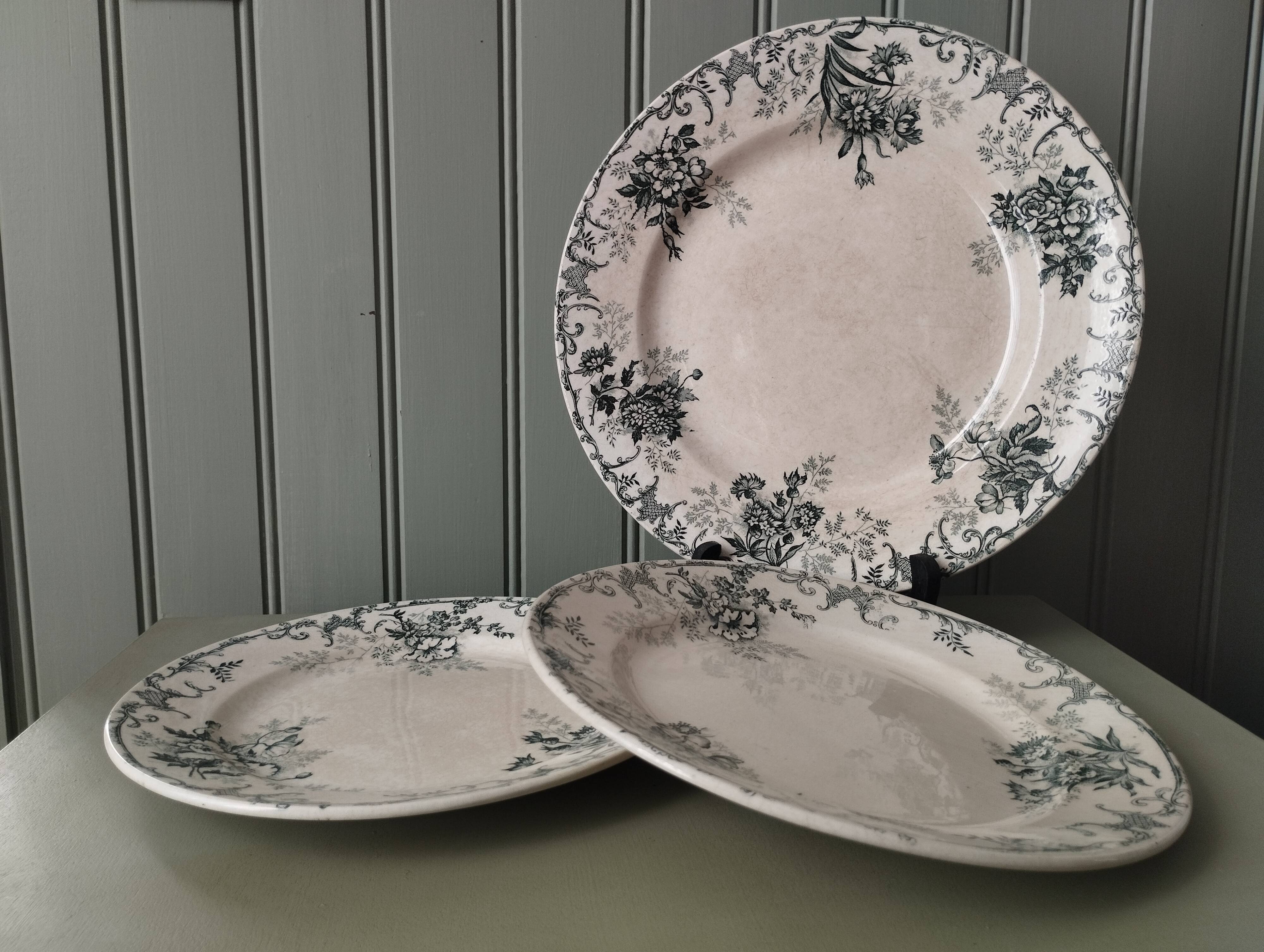 Round earthenware dish from Choisy le Roi Floréal