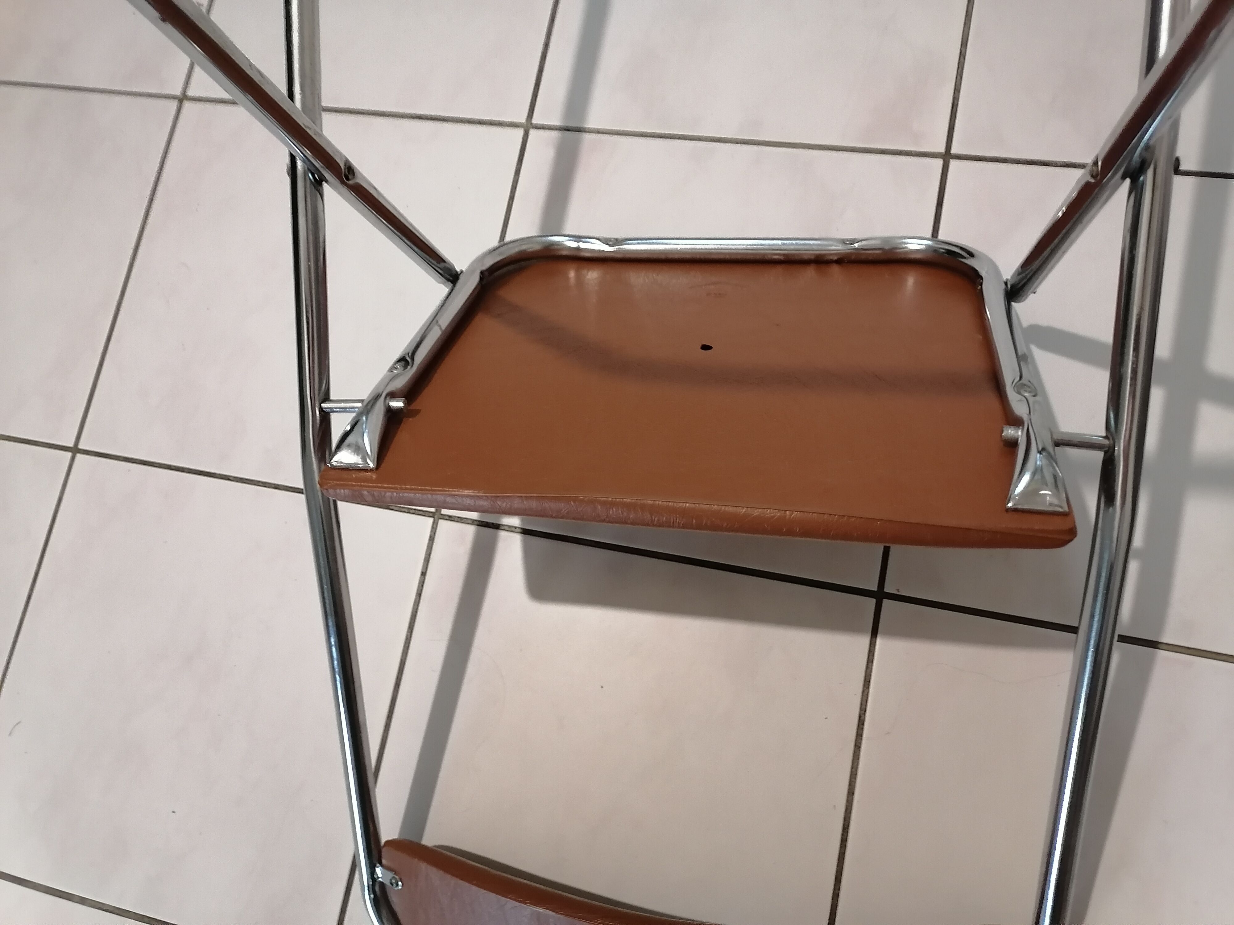 Lot de 2 chaises sodomexyl  chromées pliantes skaï