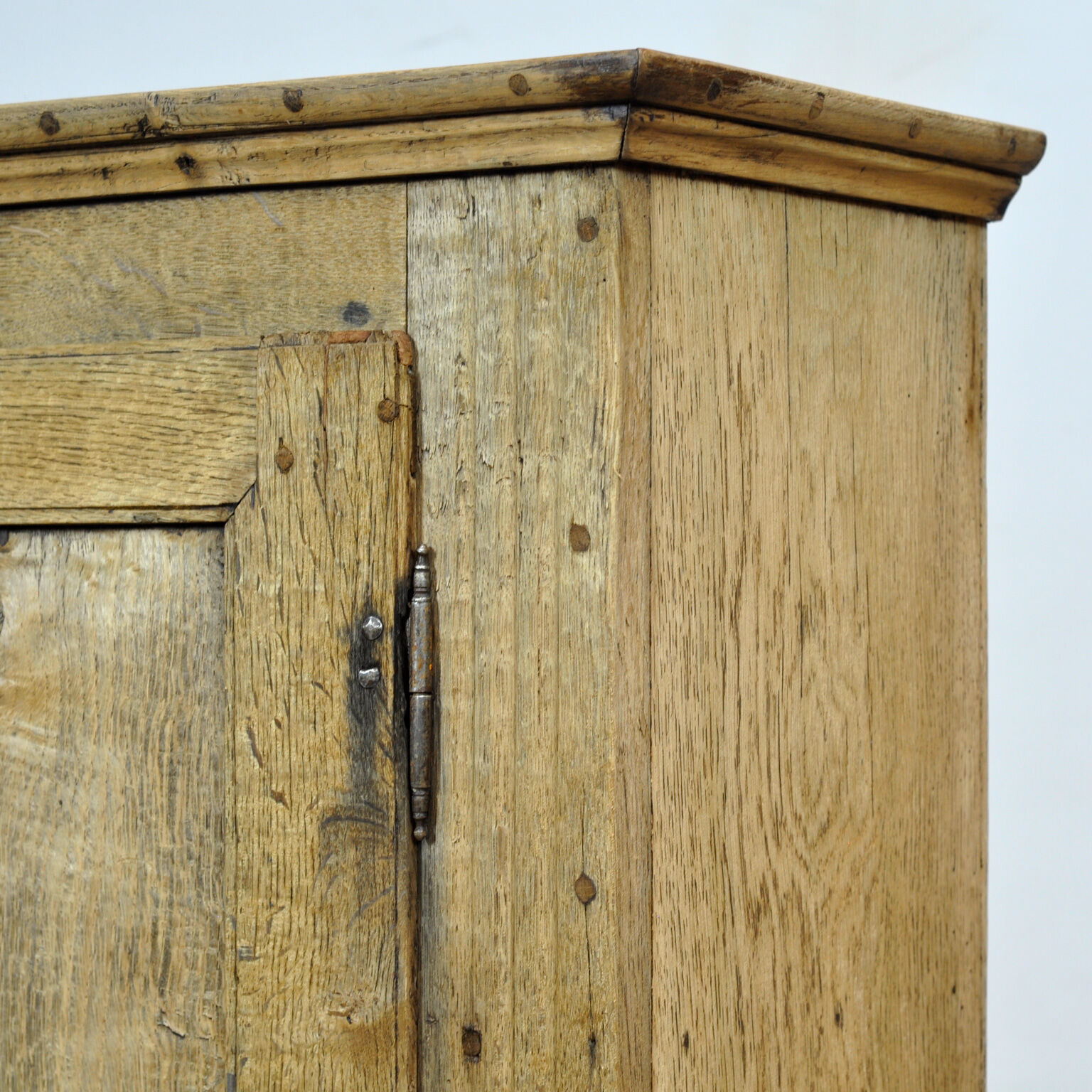 Small oak cabinet, circa 1820