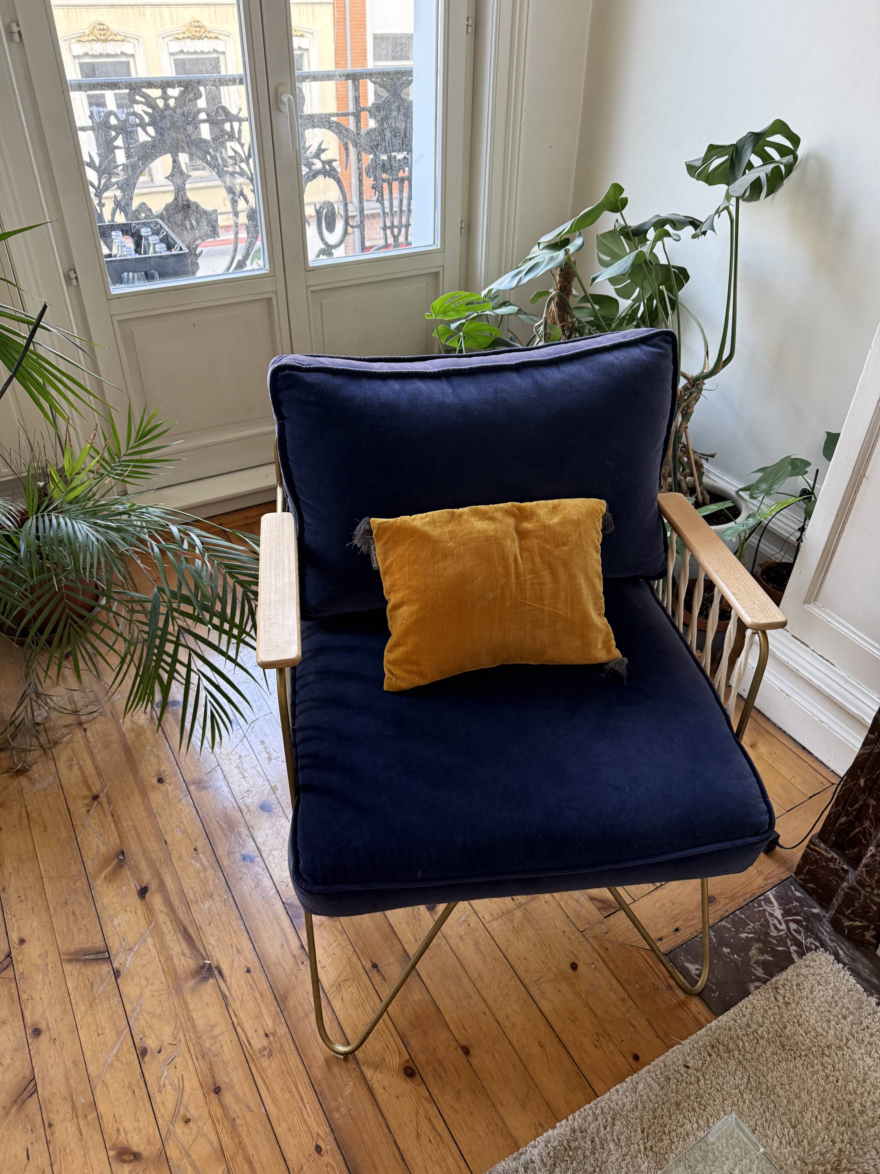 Set of two Croisette armchairs in velvet by the brand Honoré.