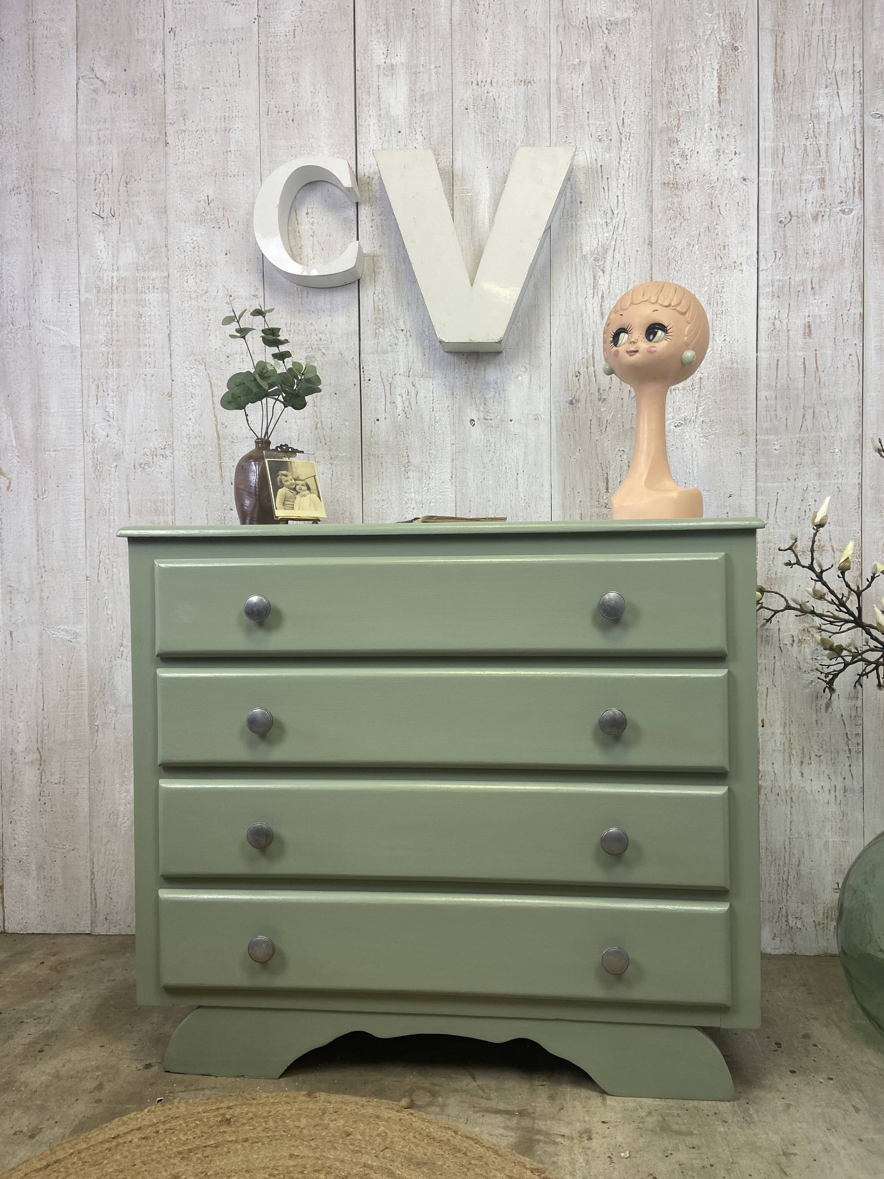 Vintage chest of drawers