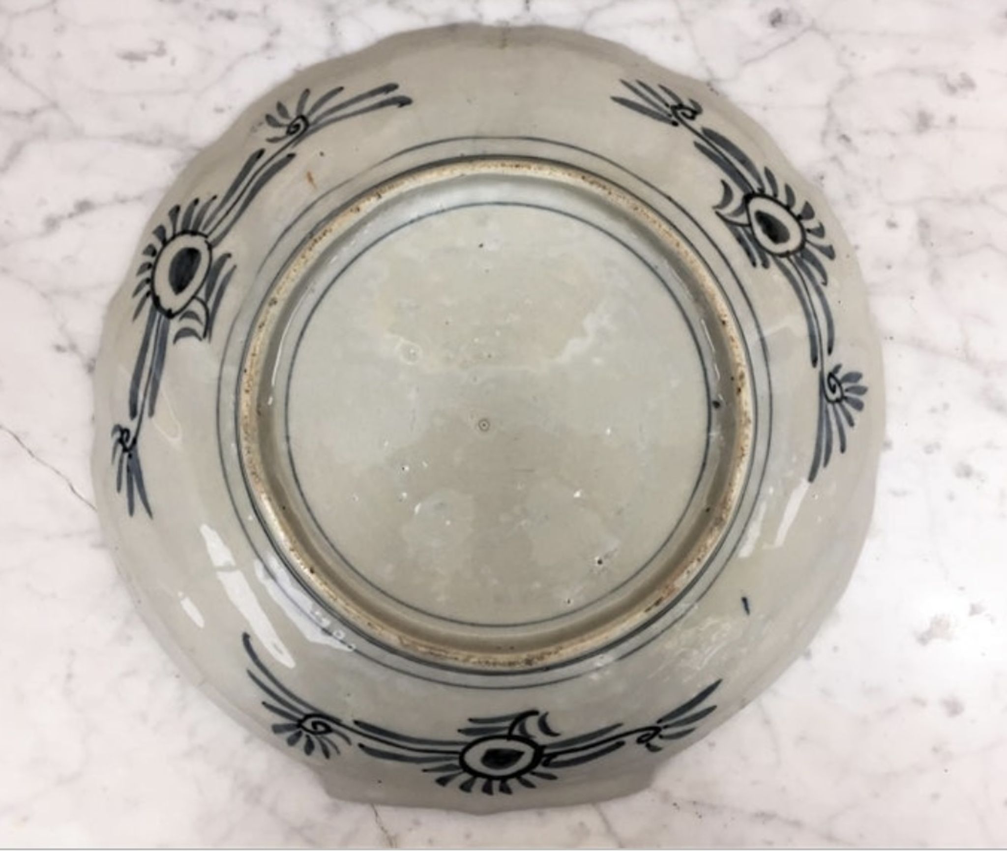 Imari porcelain dish from Japan in the shape of a scallop shell Blue, red and turquoise