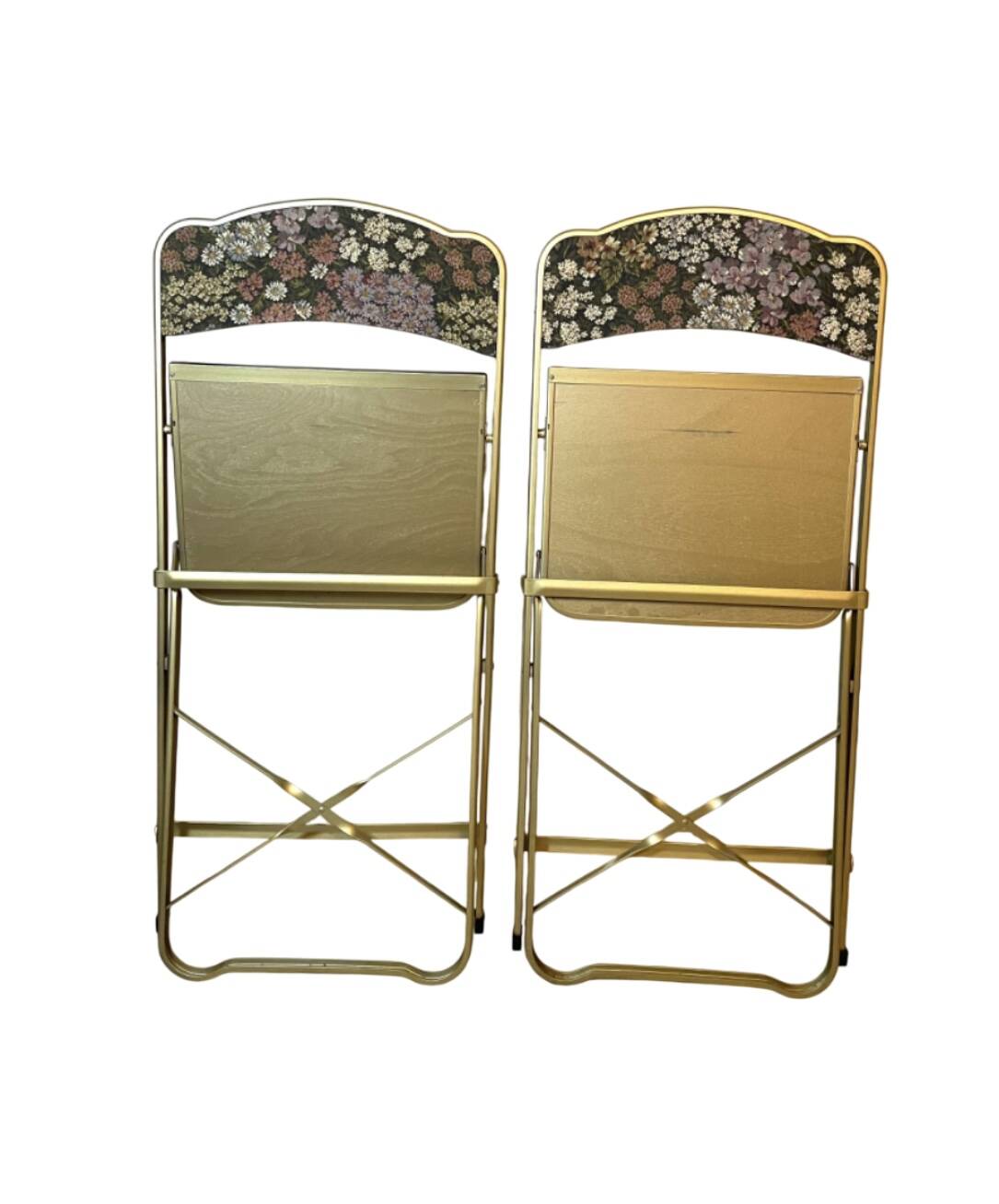 Folding chairs with floral pattern