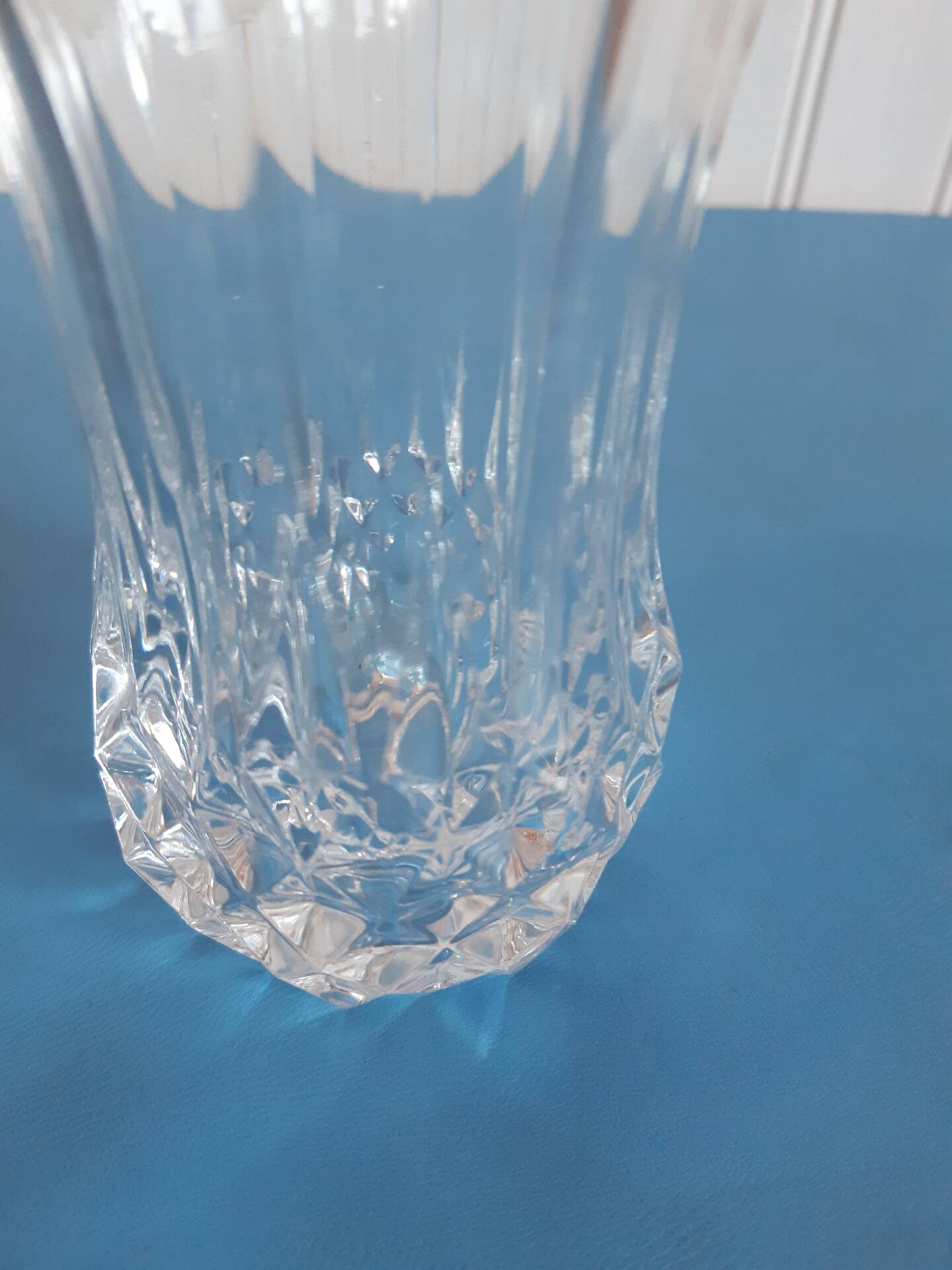 Small vintage Cristal d’Arques vase in cut glass – H. 13 cm
