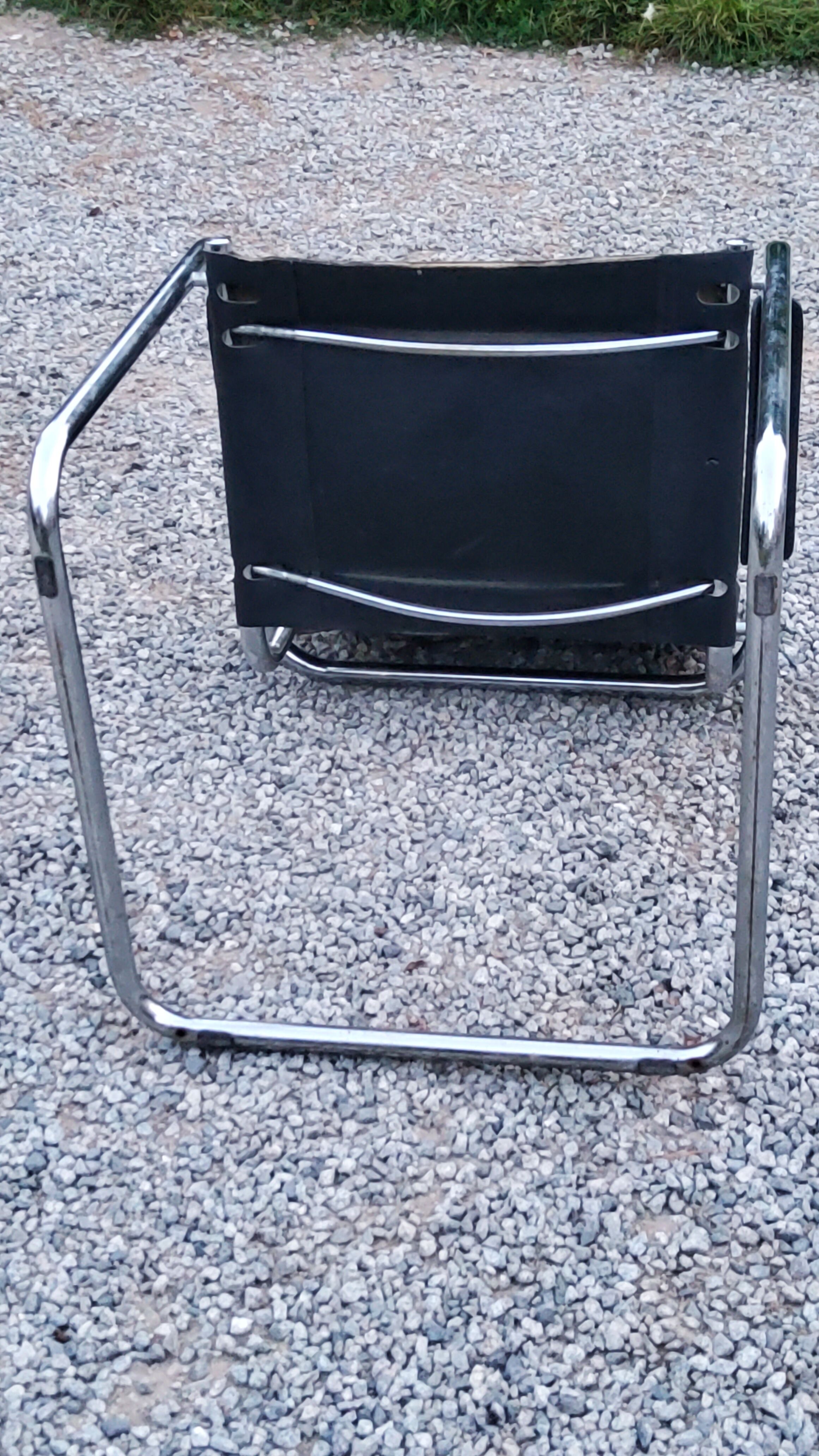 Fauteuil style MG5 tubes chromés assise et dossier cuir noir