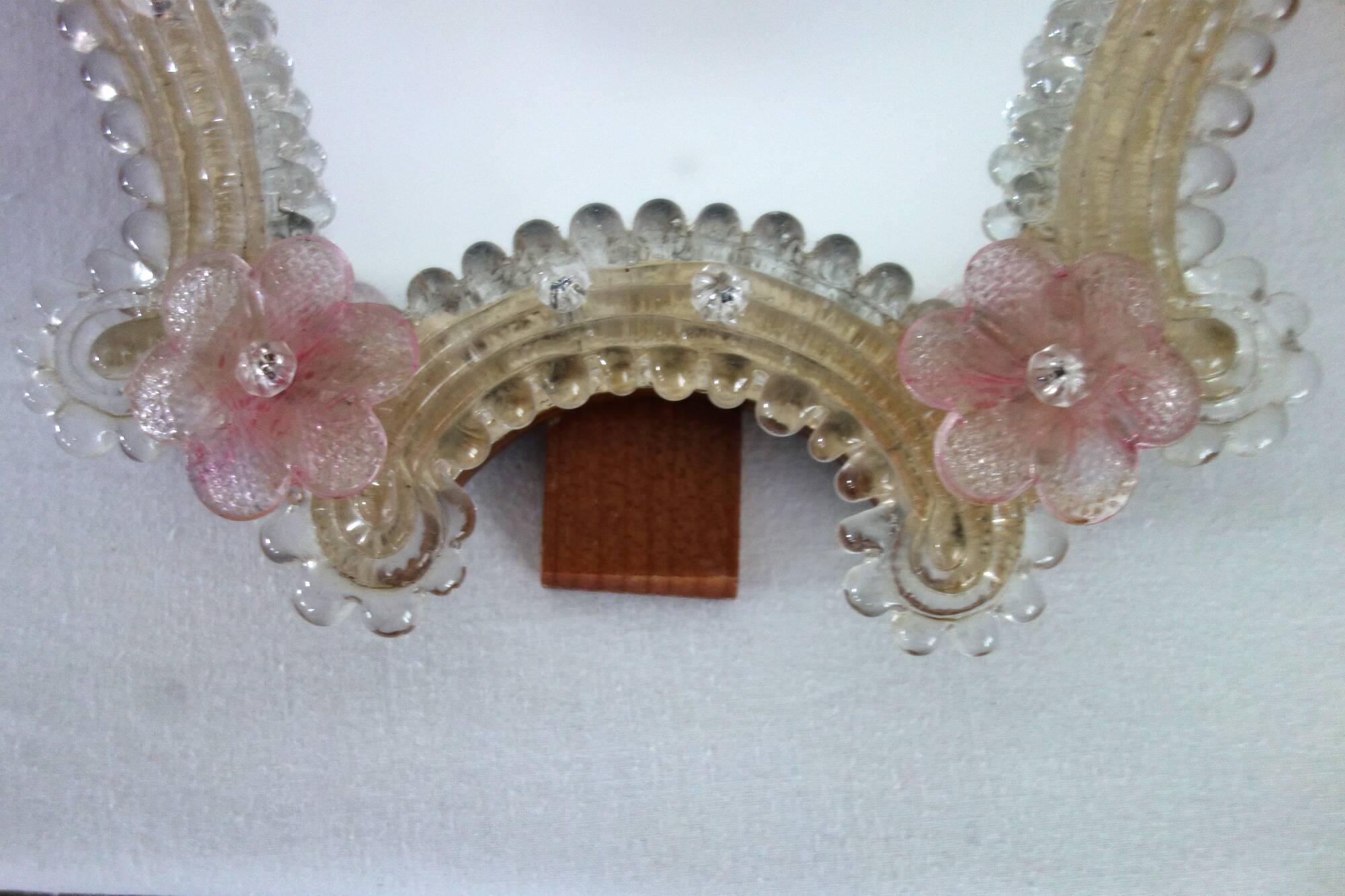 Venetian psyché mirror, blown glass from Murano, floral and beaded patterns.
