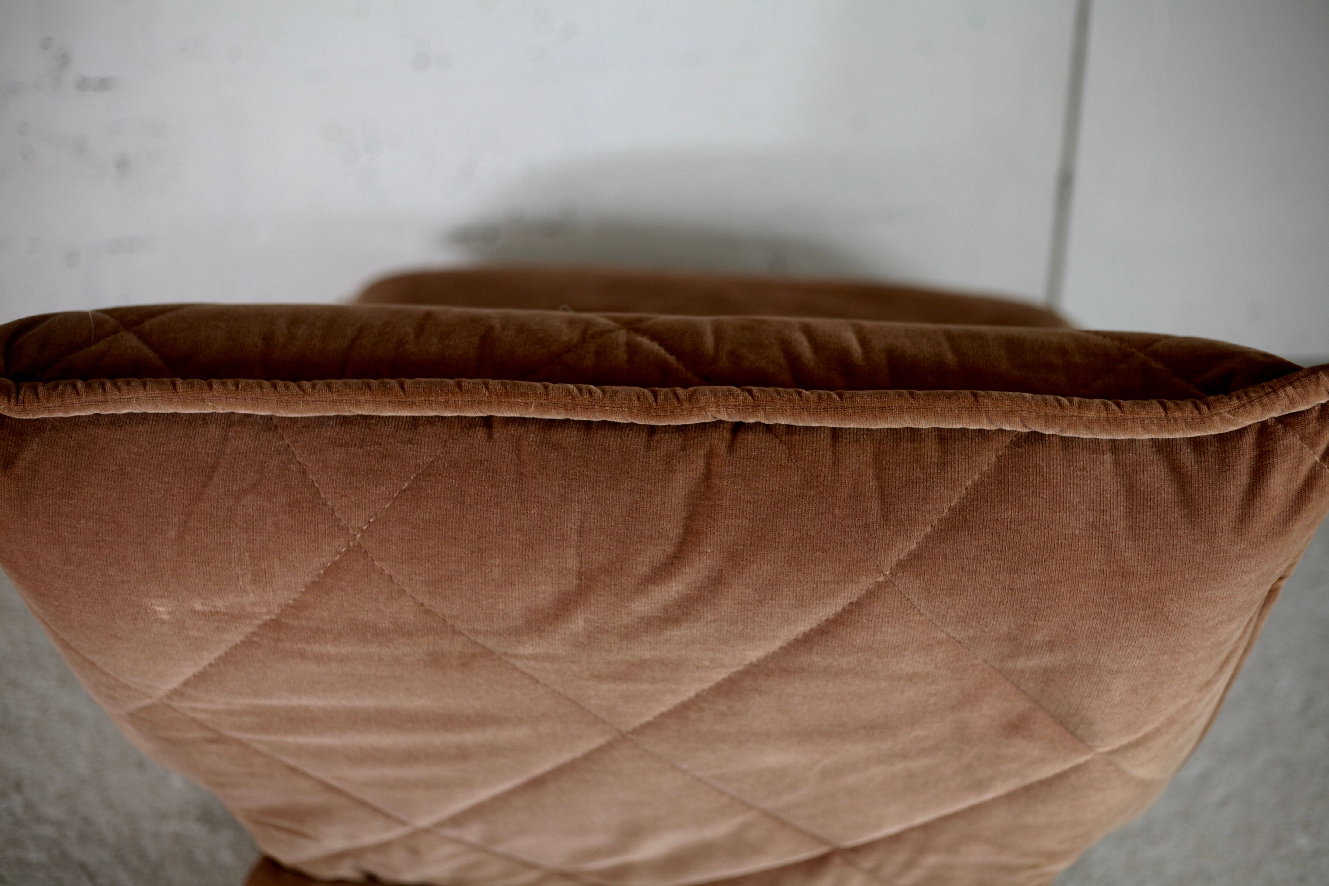 Velvet driver "caramel", France, circa 1970.