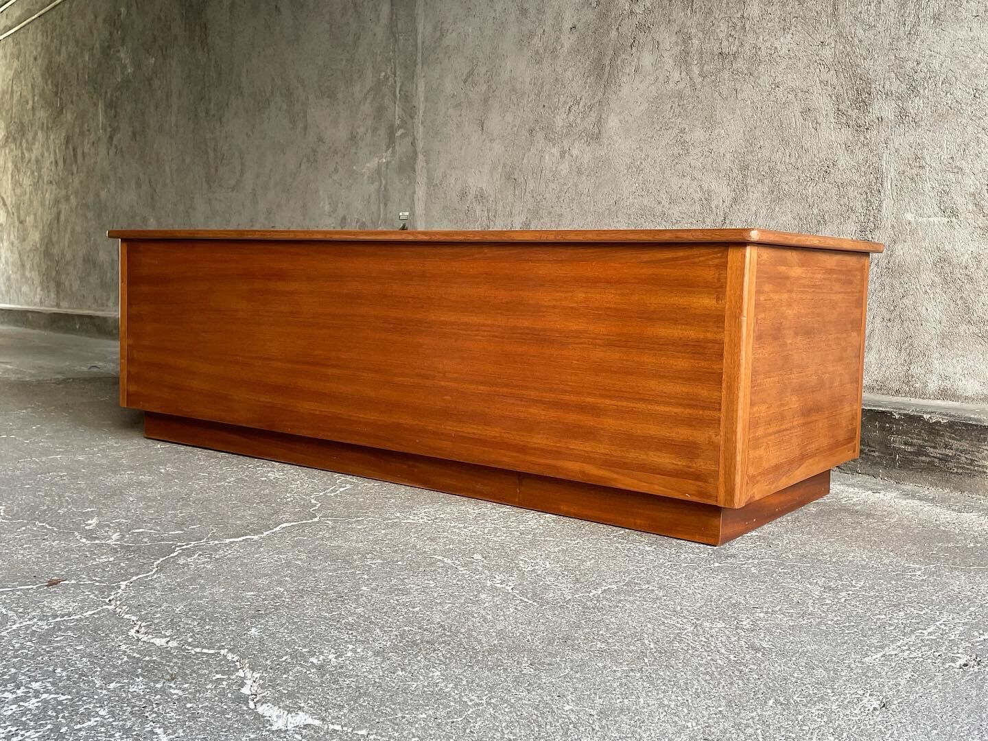 Coffre en bois exotique, 1960s