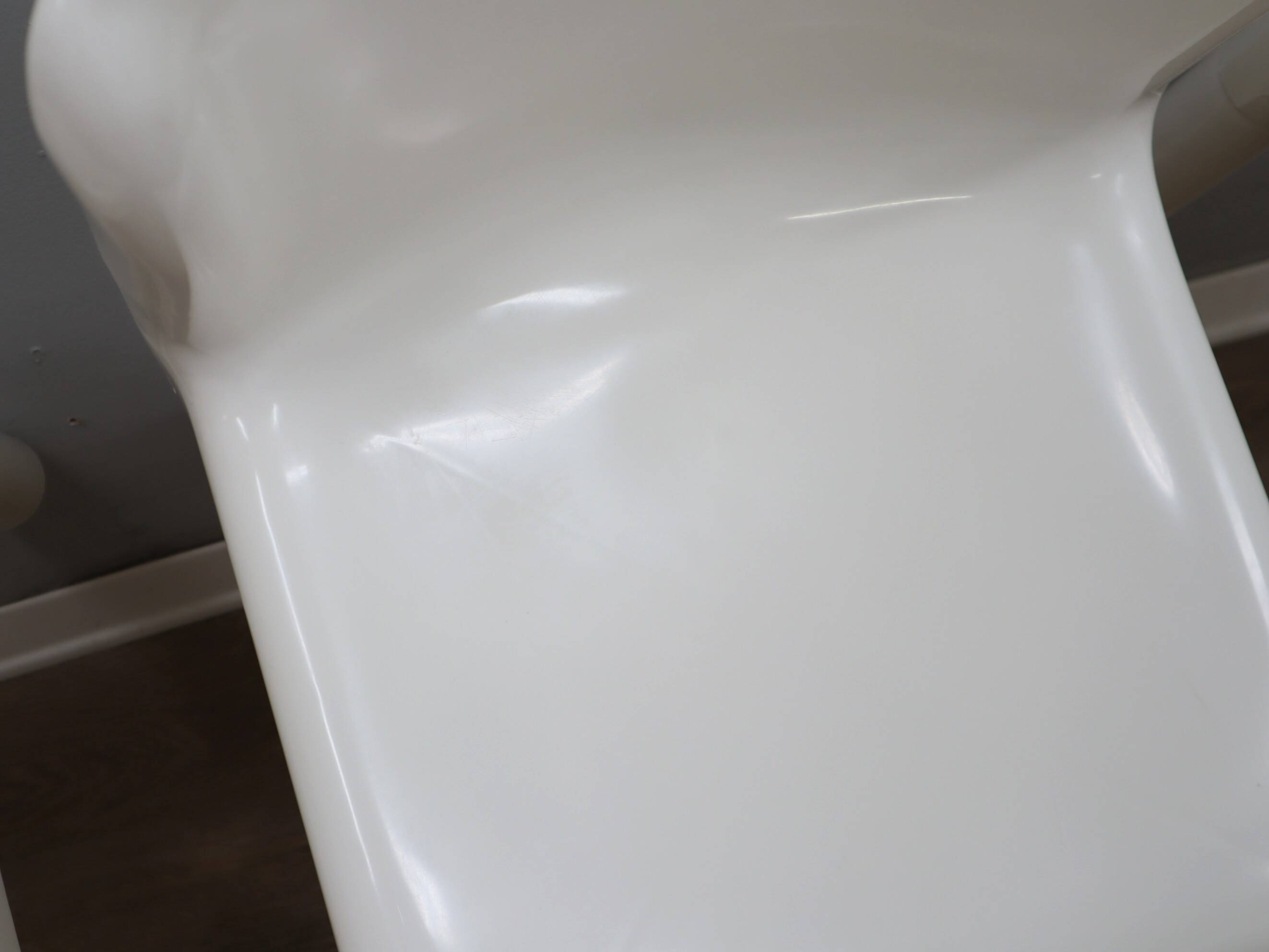 1970s Kartell Model 4875 chair by Carlo Bartoli white color, one piece