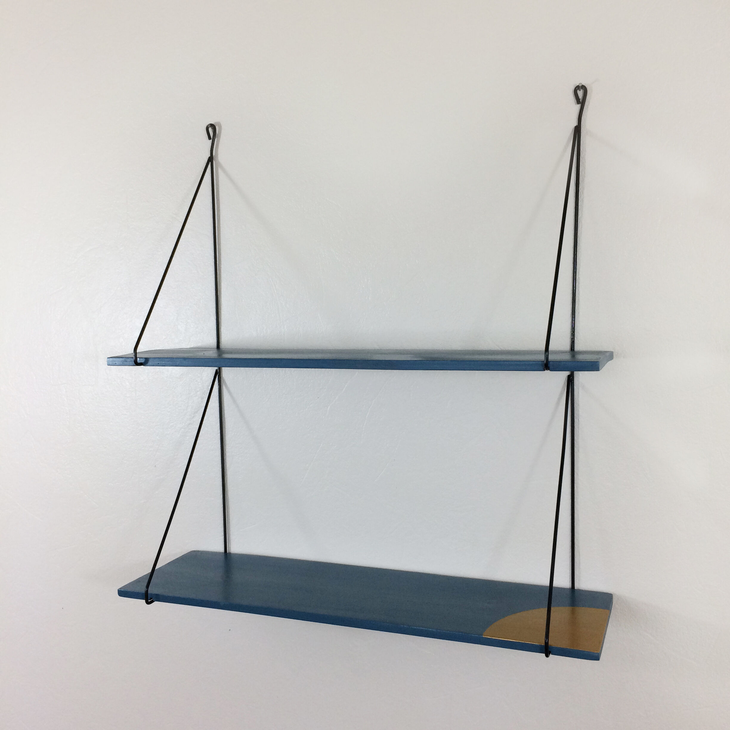 Shard string and gold