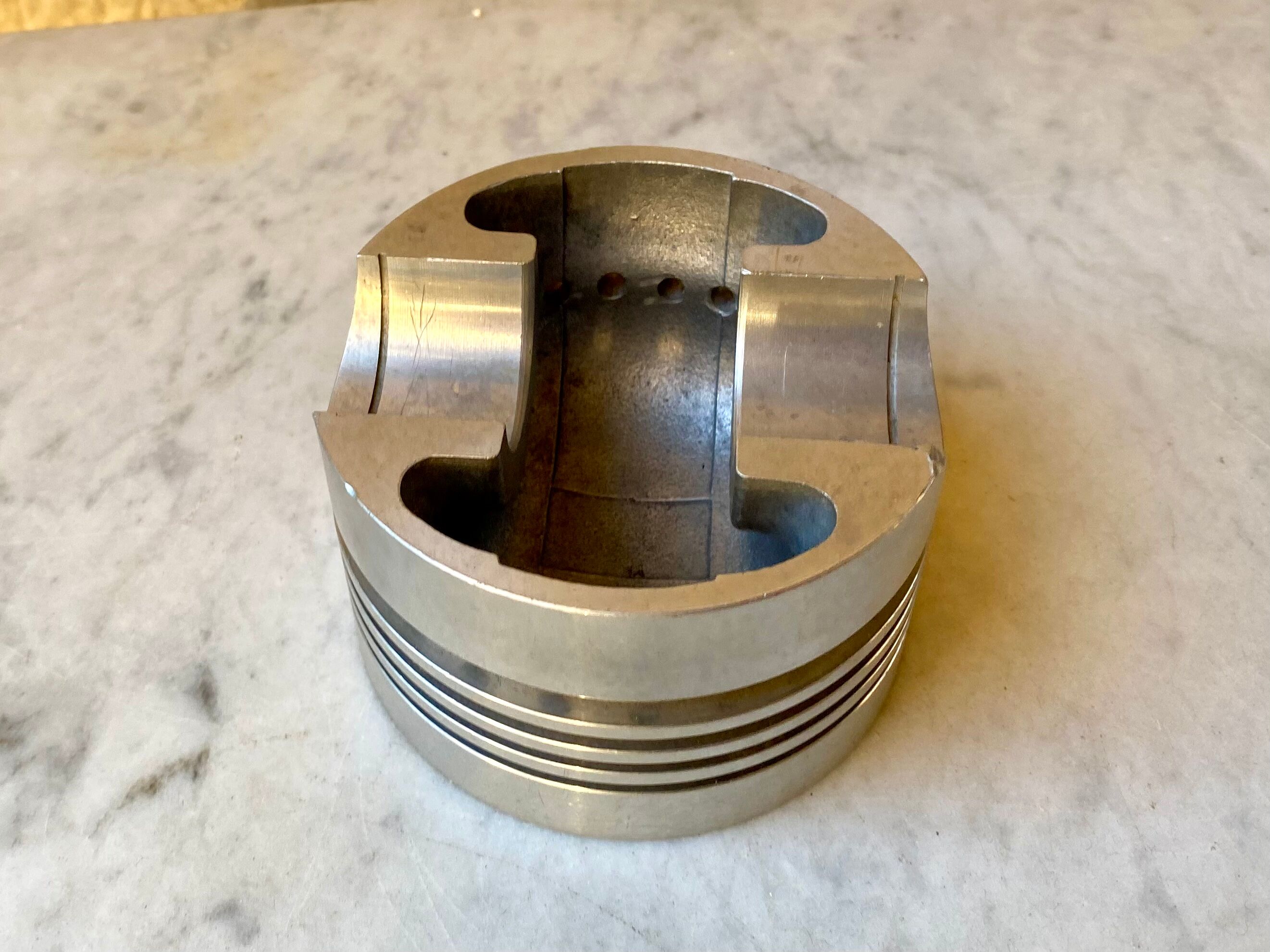 Ashtray piston design industrial workshop original aluminum cast iron vintage 70s