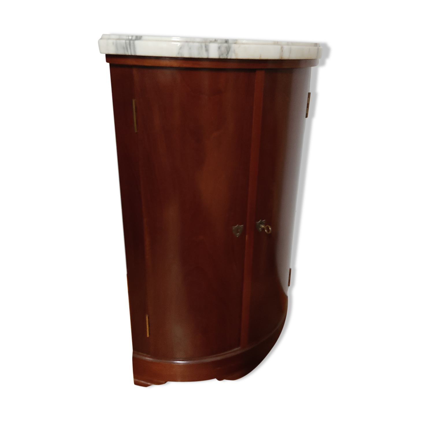 Mahogany notch with marble