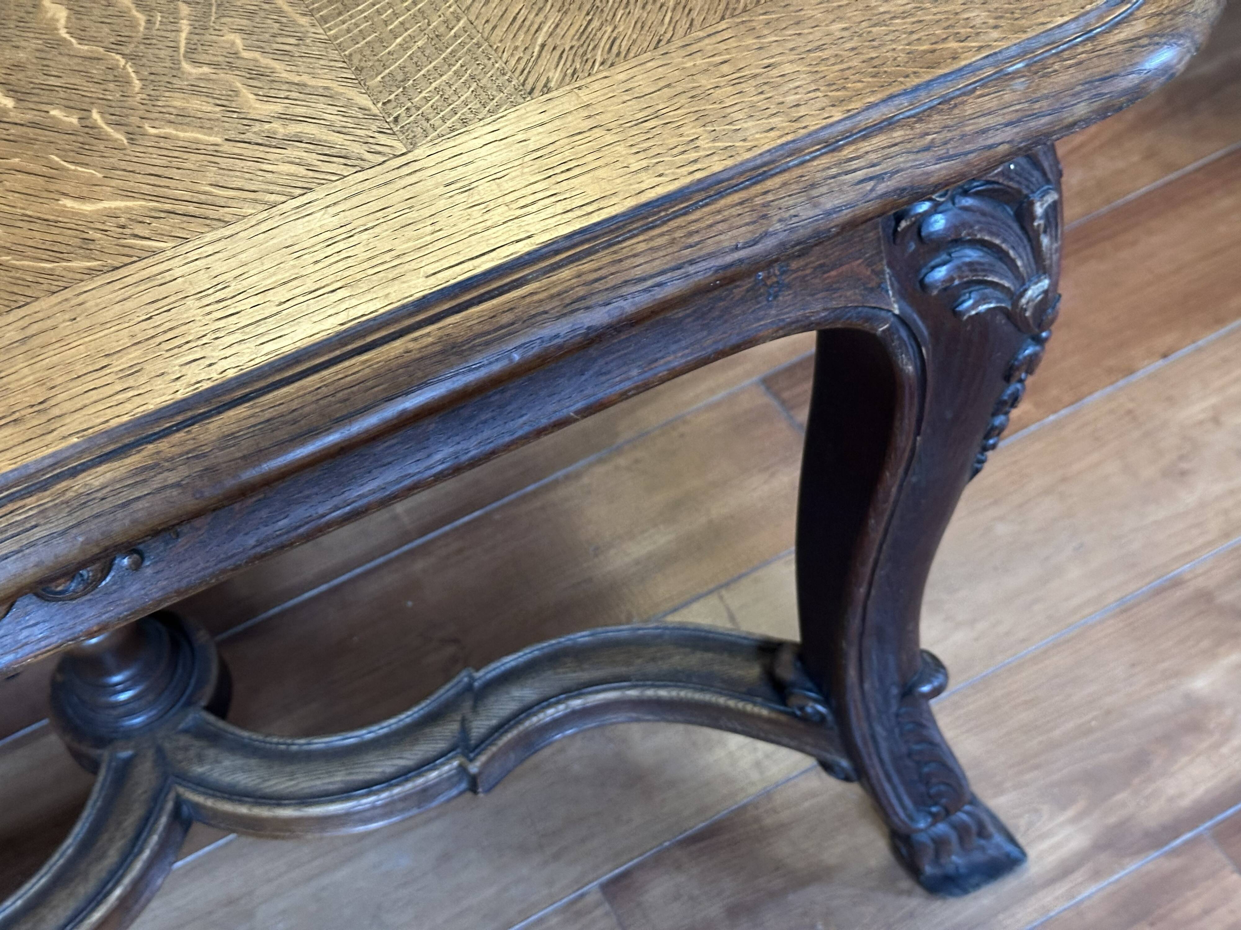 Antique dining set. Table 1.58 m x 1.10 m + 6 chairs from the 1920s.