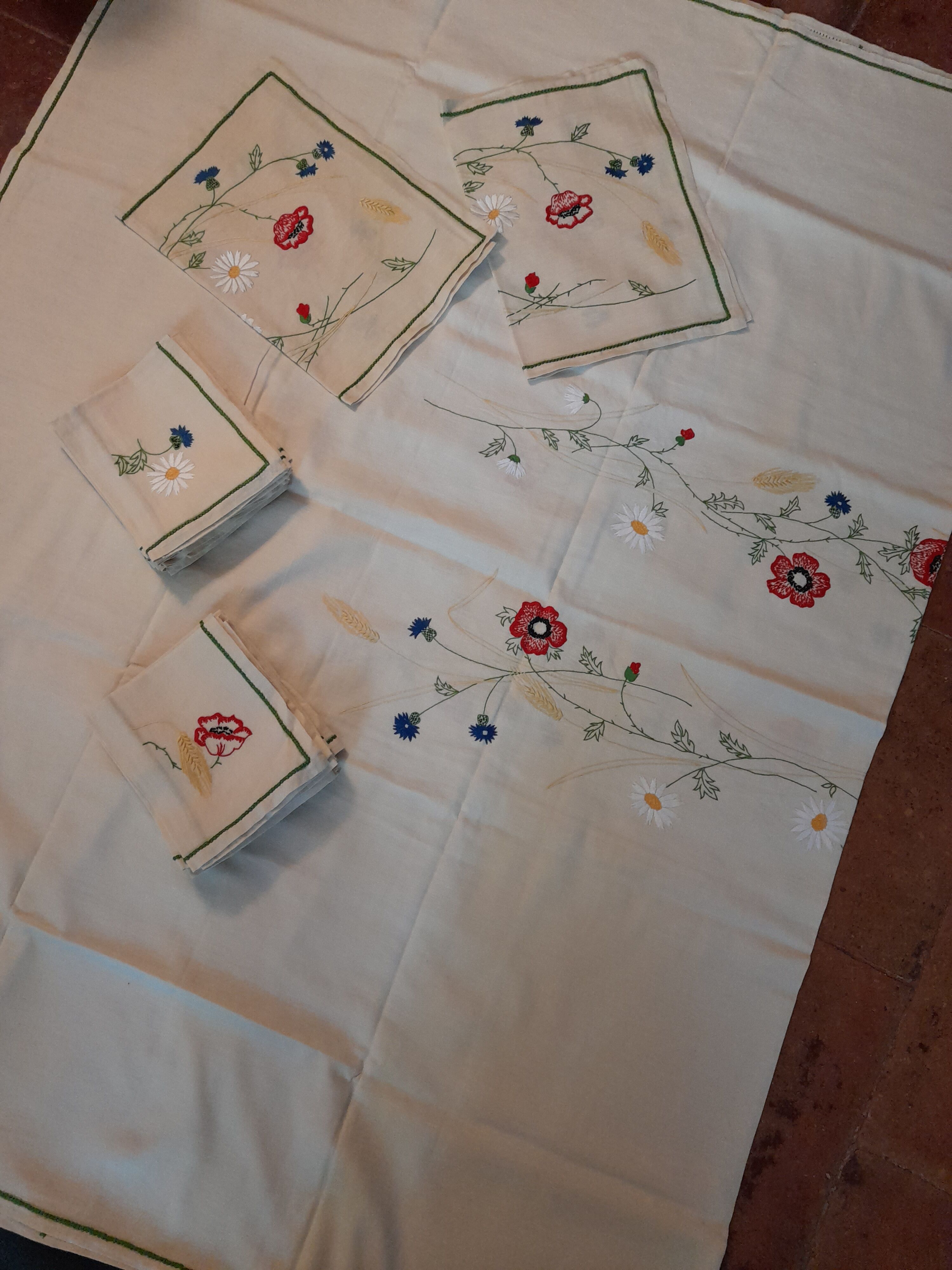 Tablecloth, towels and sets