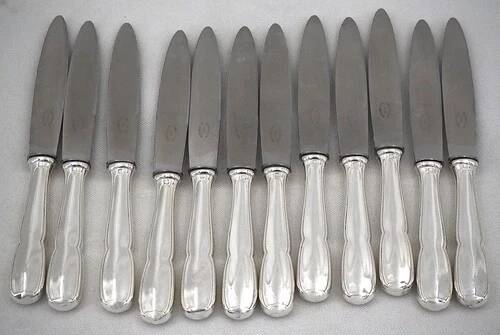 Boulenger Rambouillet 12 dessert, cheese, and fruit knives in silver-plated metal.