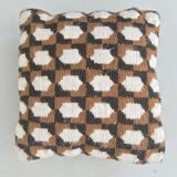Coussin en broderie de laine 40x40cm