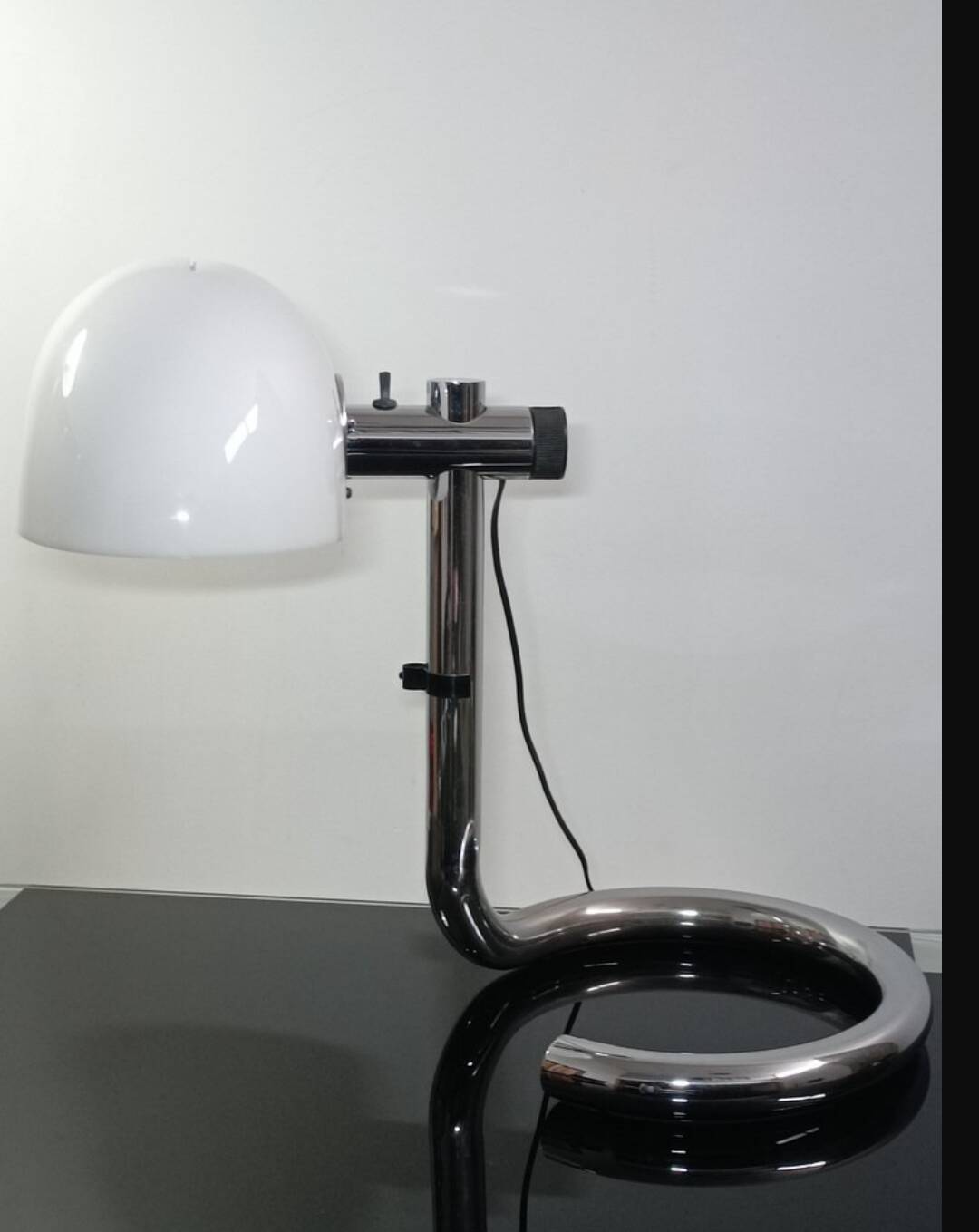 Importante lampe design par Metalarte 1970s
