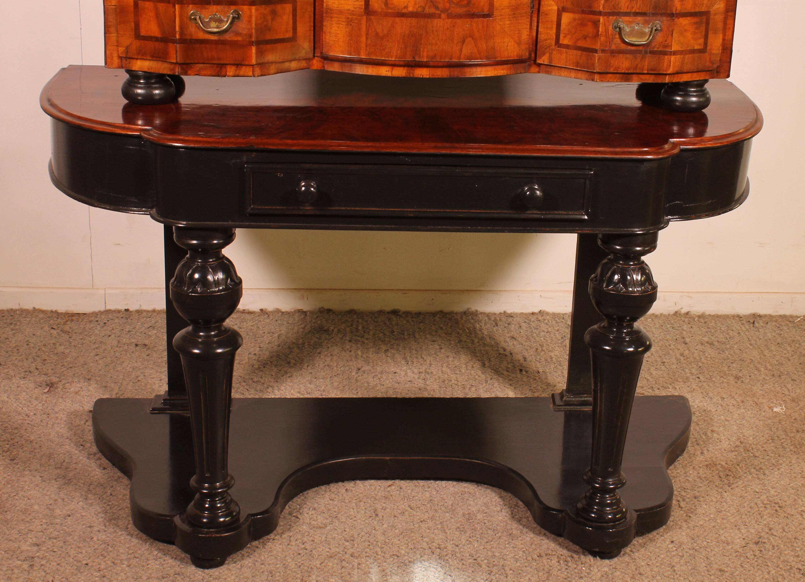 Cabinet allemand en noyer, XVIIIème siècle