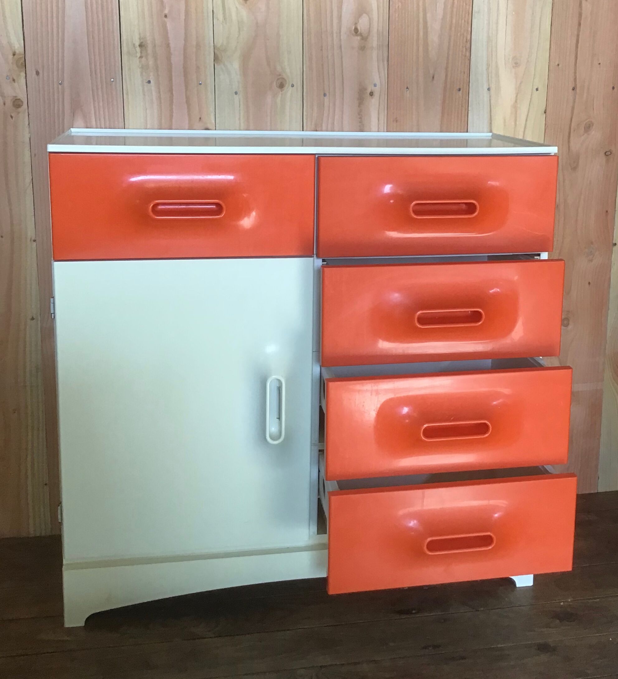 Bathroom furniture distributed by Prisunic