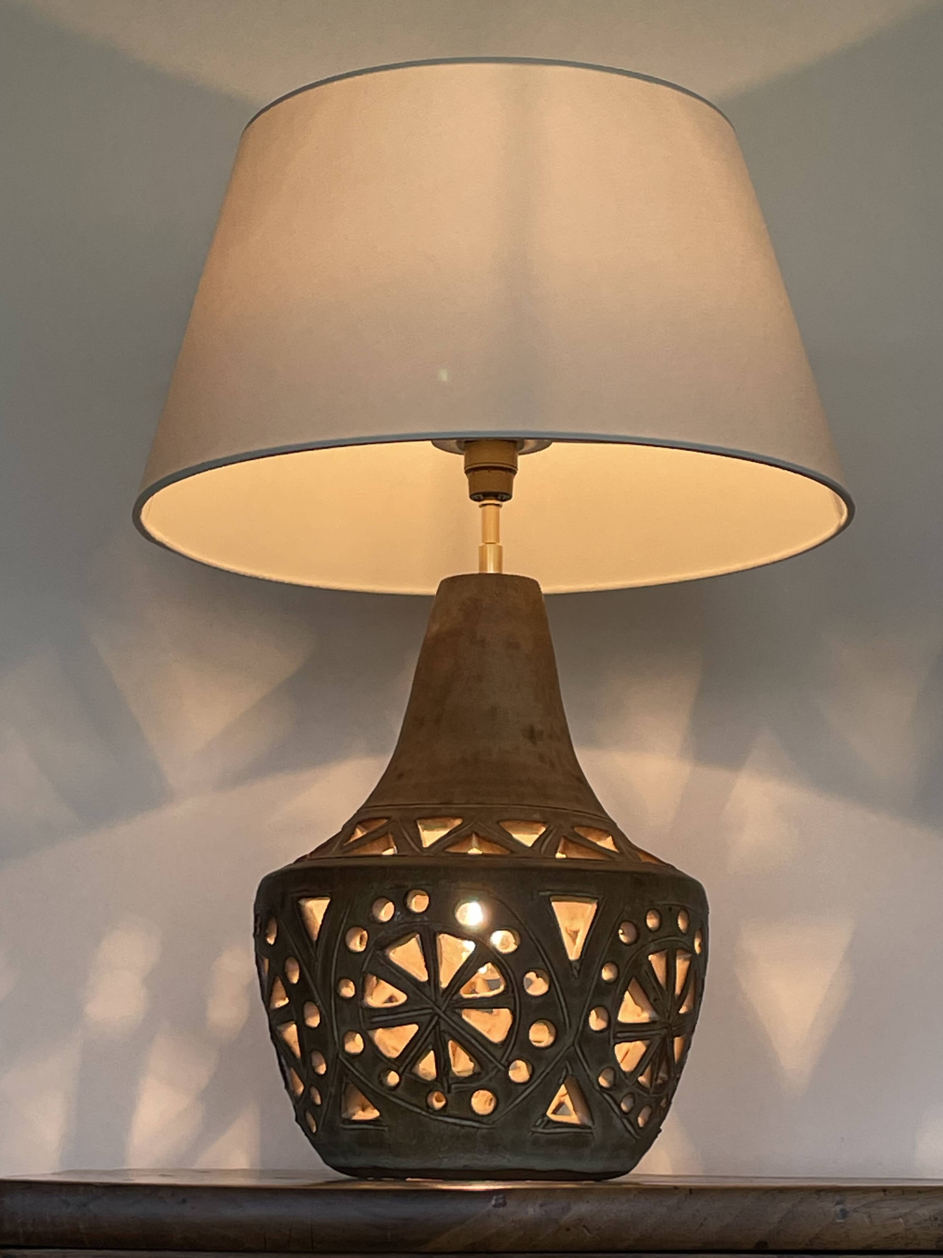 Lampe en  grès signée agnes escala