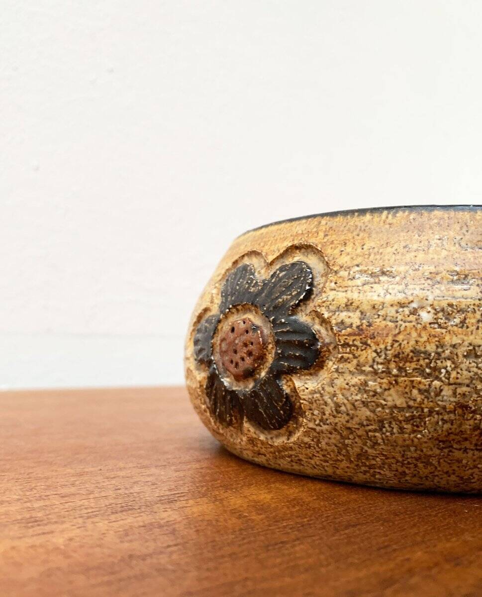 Vintage ceramic bowl by Jette Hellerøe.