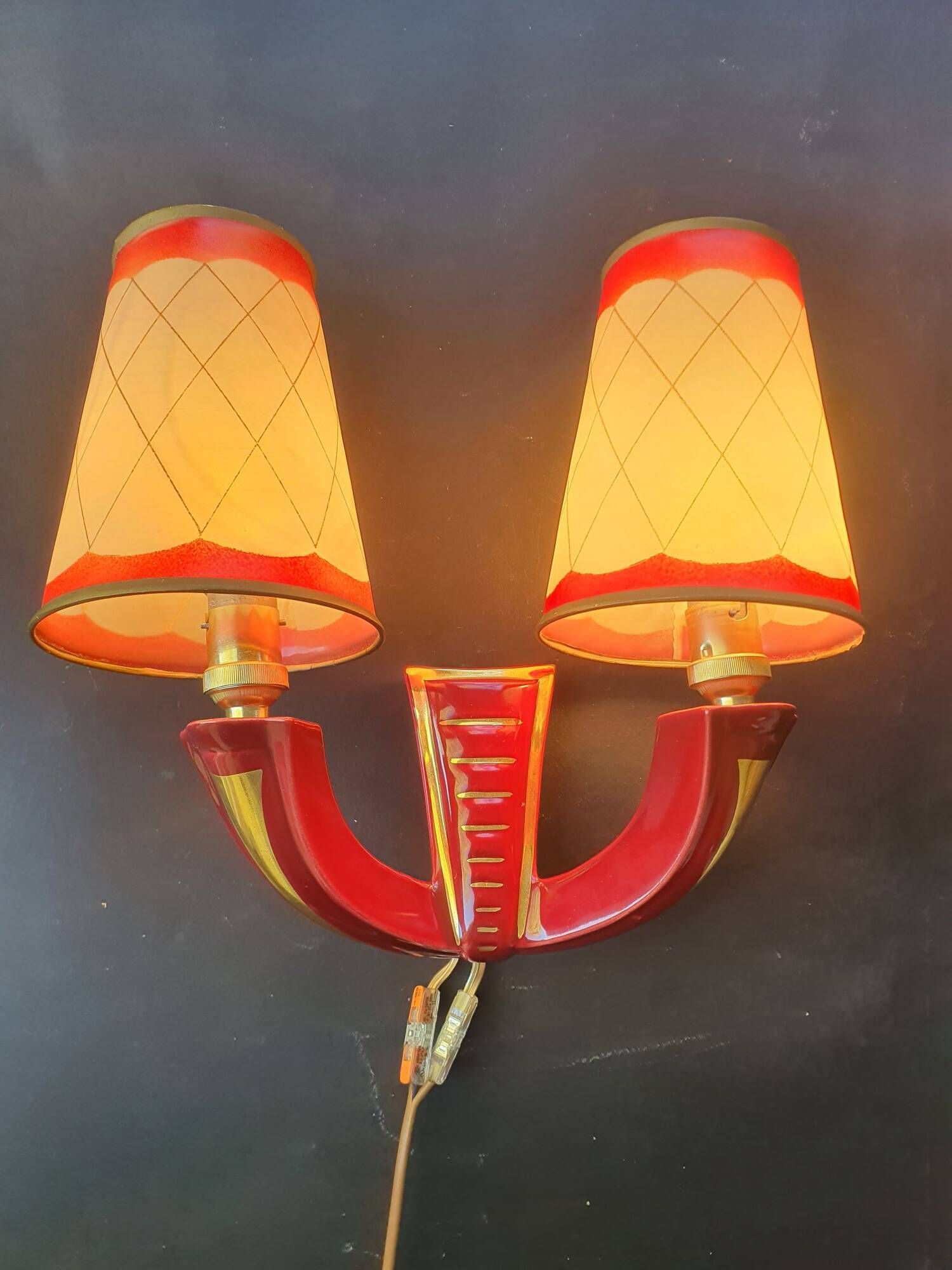 Ceramic wall lamp with Art Deco shades