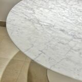 Knoll Tulip Table 137 cm in marble