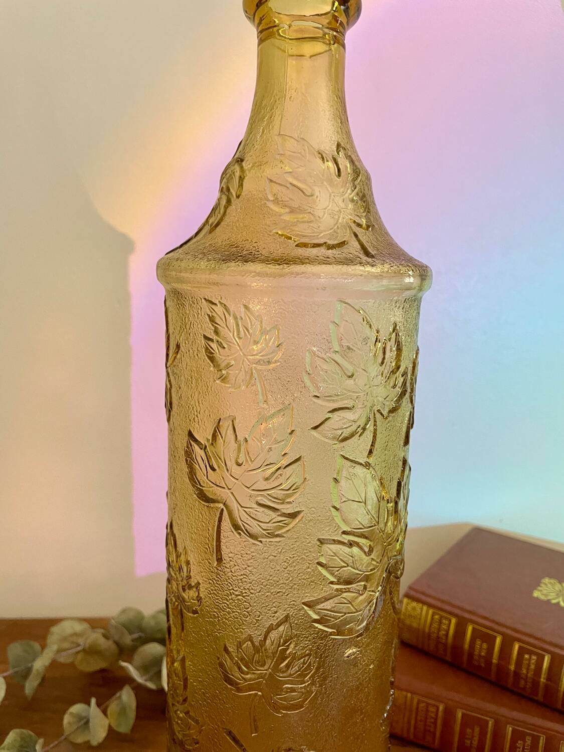Large leaf pattern bottle
