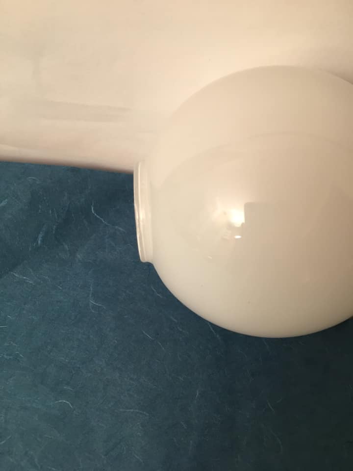 Round globe in white opaline