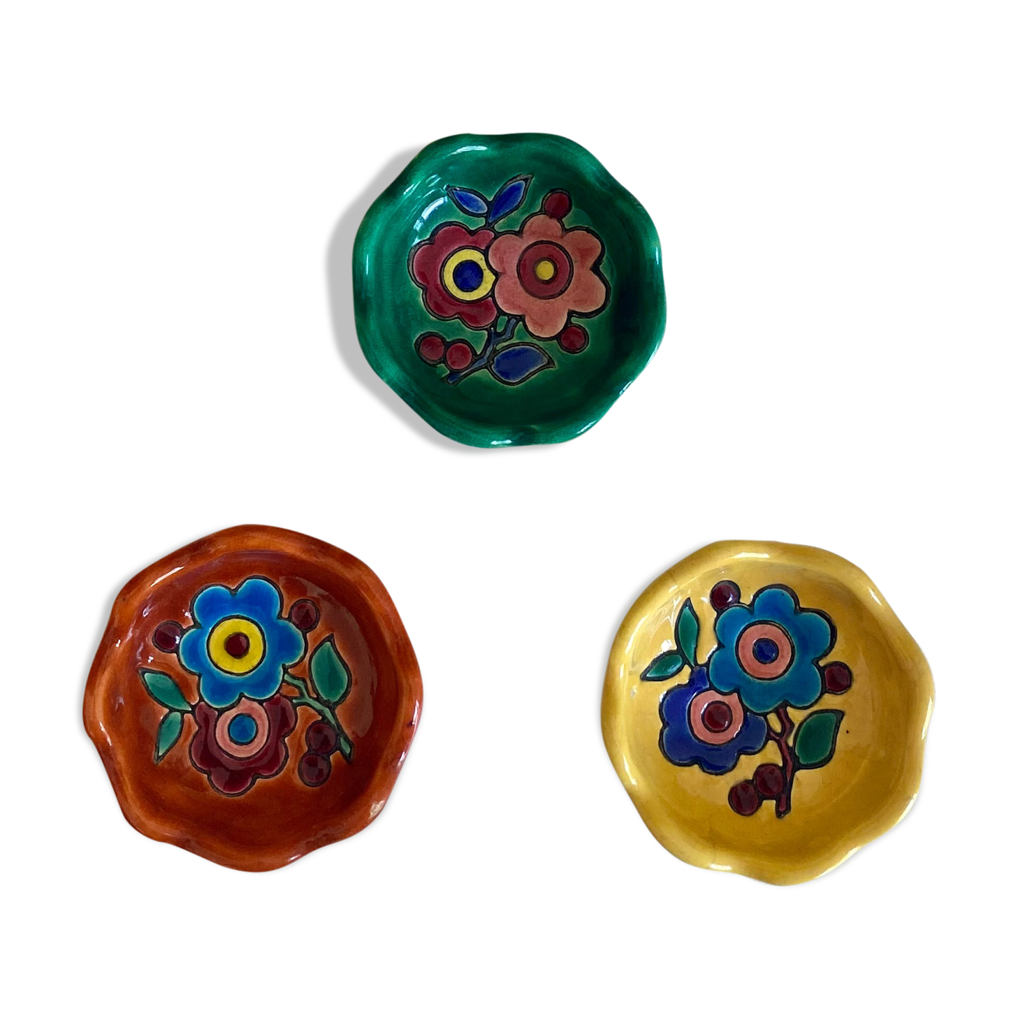 Trio of empty cups Longwy pocket