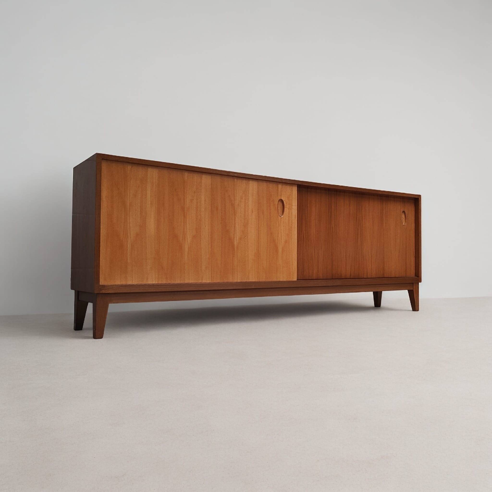 Buffet du milieu du siècle