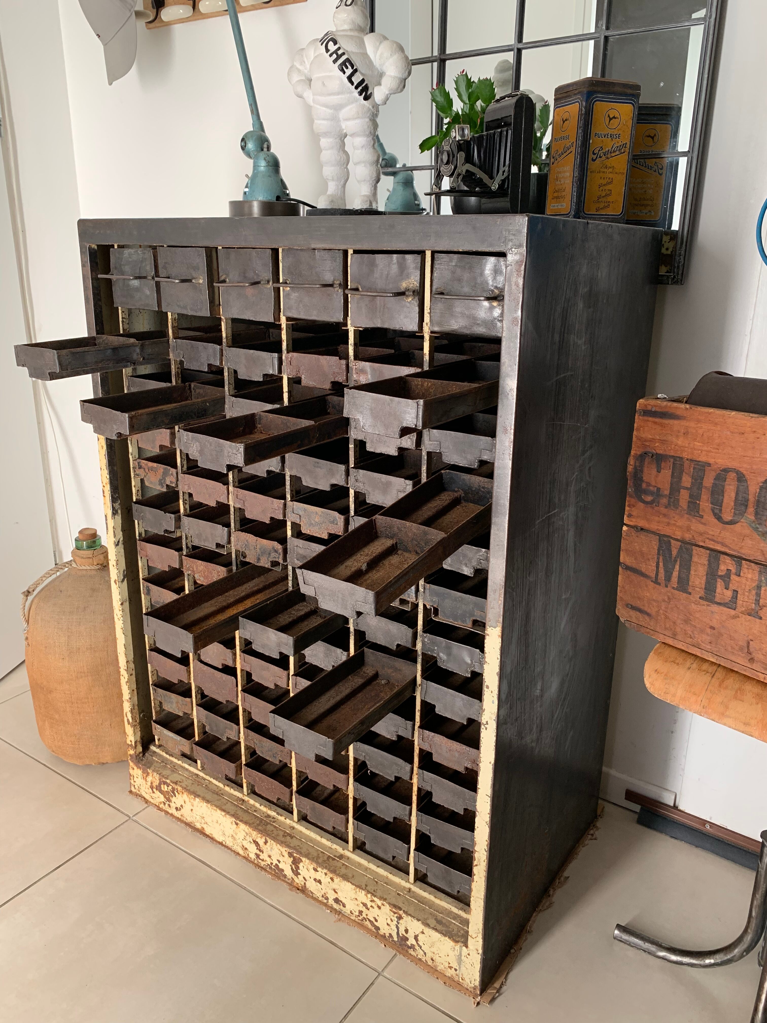 Industrial workshop furniture with metal drawers
