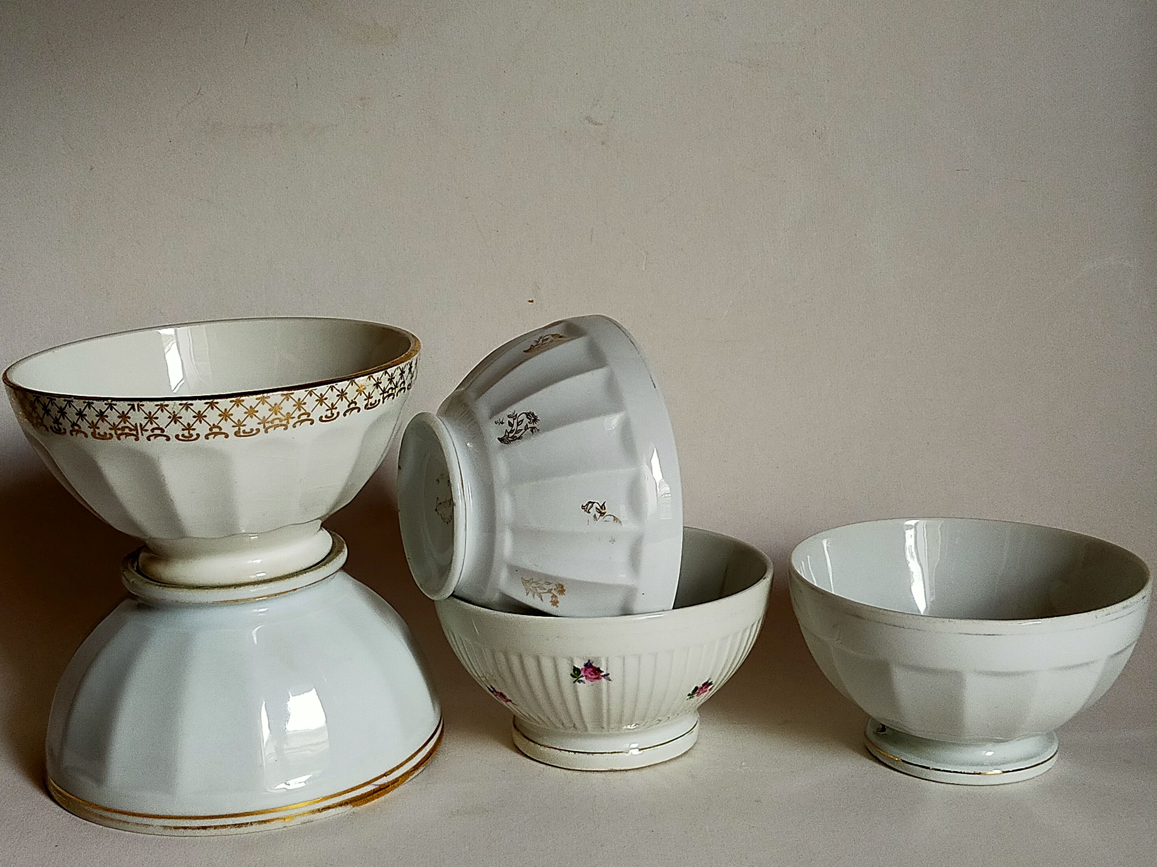 Five matching antique porcelain and earthenware bowls