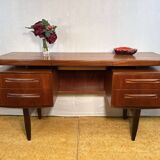 Bureau à plateau flottant en teck de style rétro du milieu du siècle par G Plan Fresco Range conçu par Viktor Wilkins