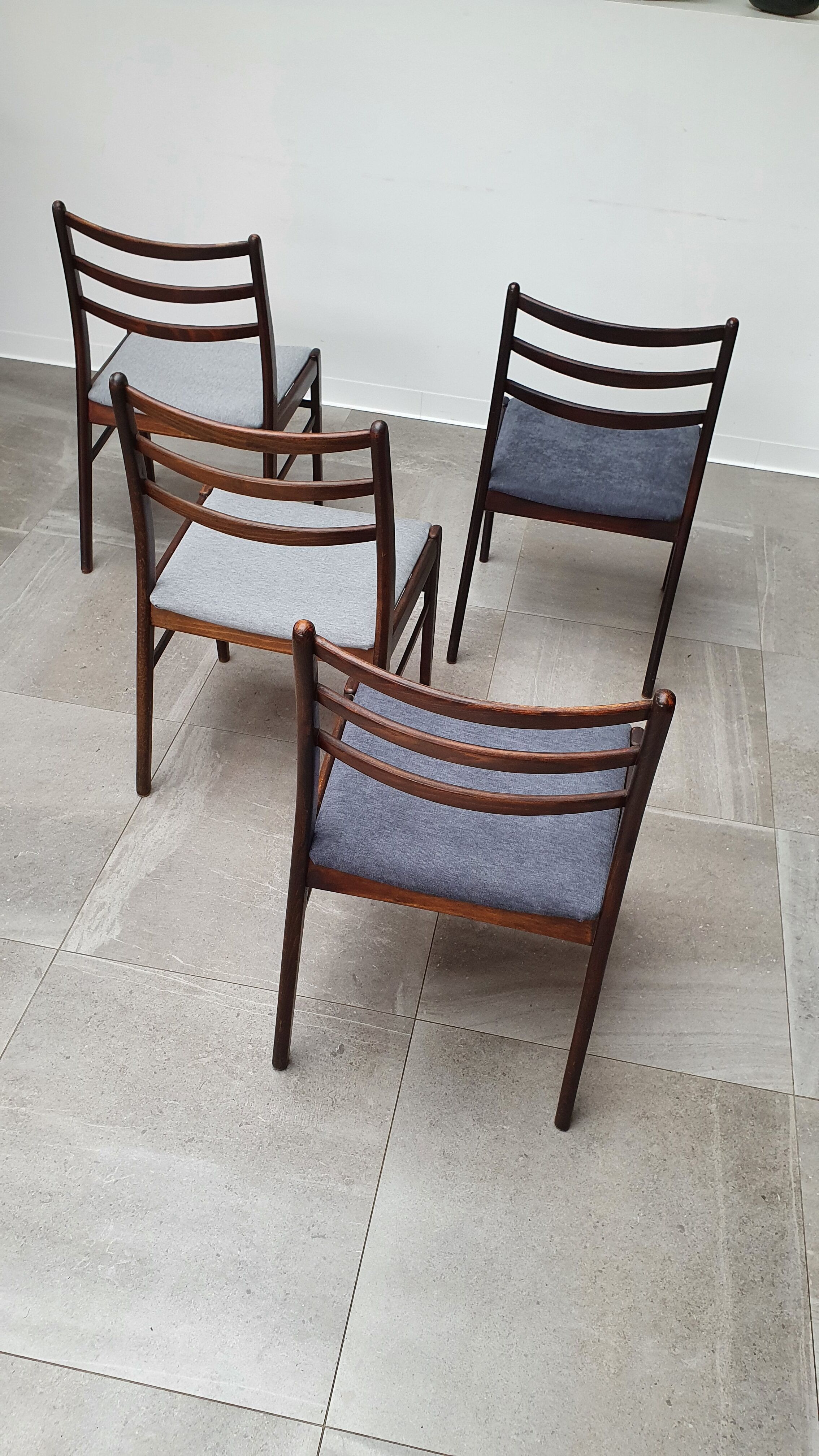 Set of 4 Scandinavian chairs in Rio rosewood
