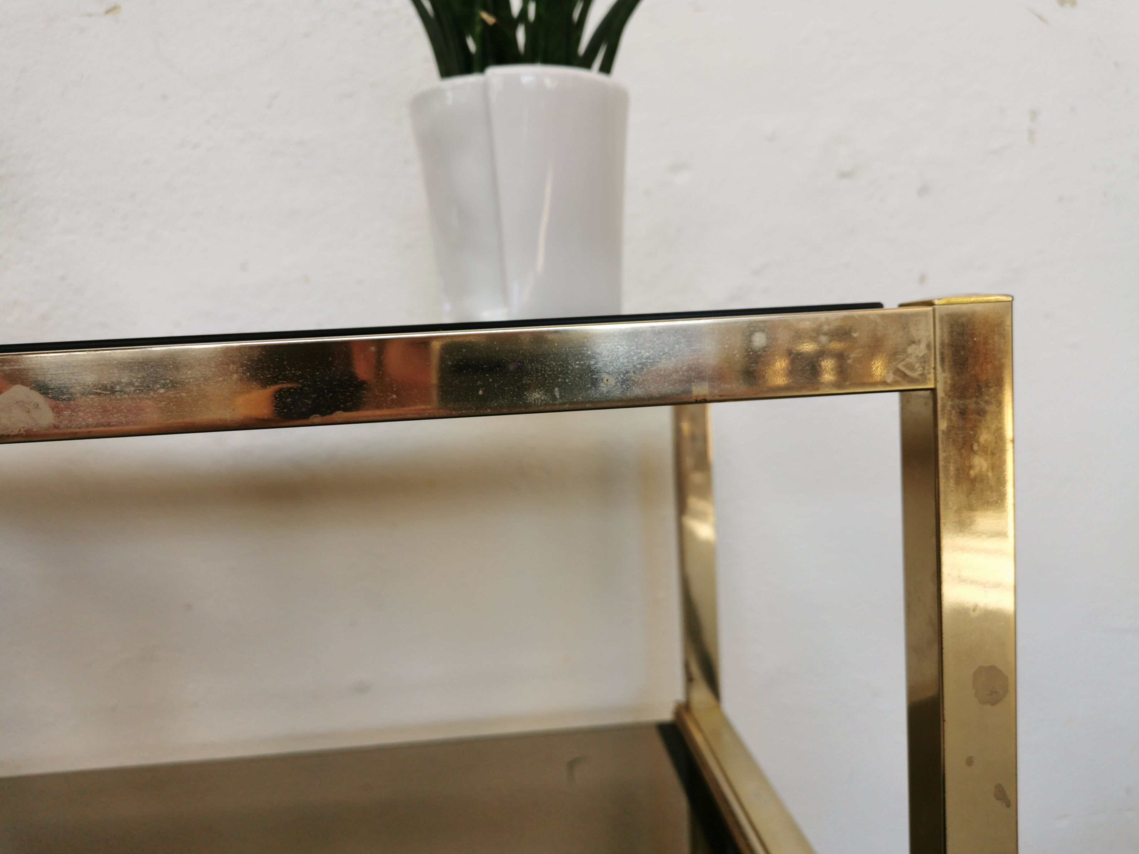 Serving table in brass and glass