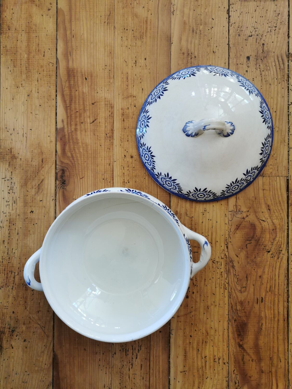 Vintage tureen Sarreguemines and Digoin, Capri