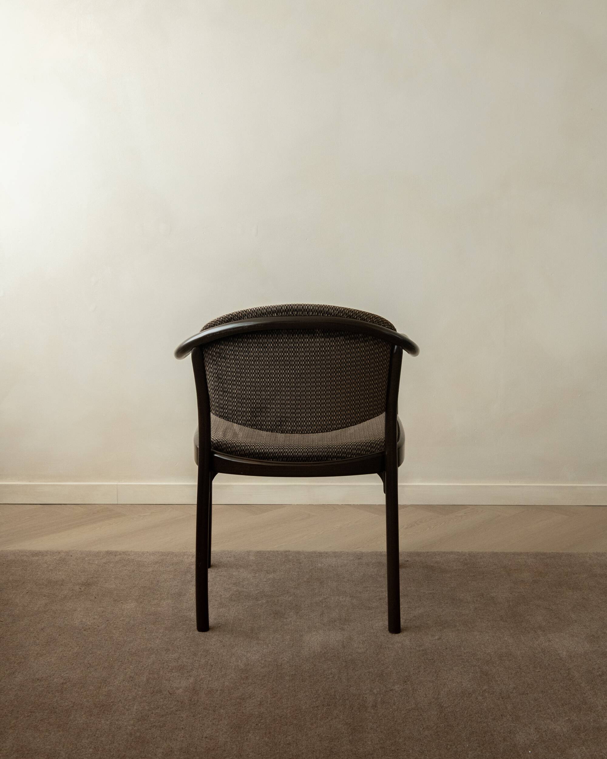 4 chaises de salle à manger postmodernes en bois cintré 235 F par Hartmut Lohmeyer Thonet, années 1980