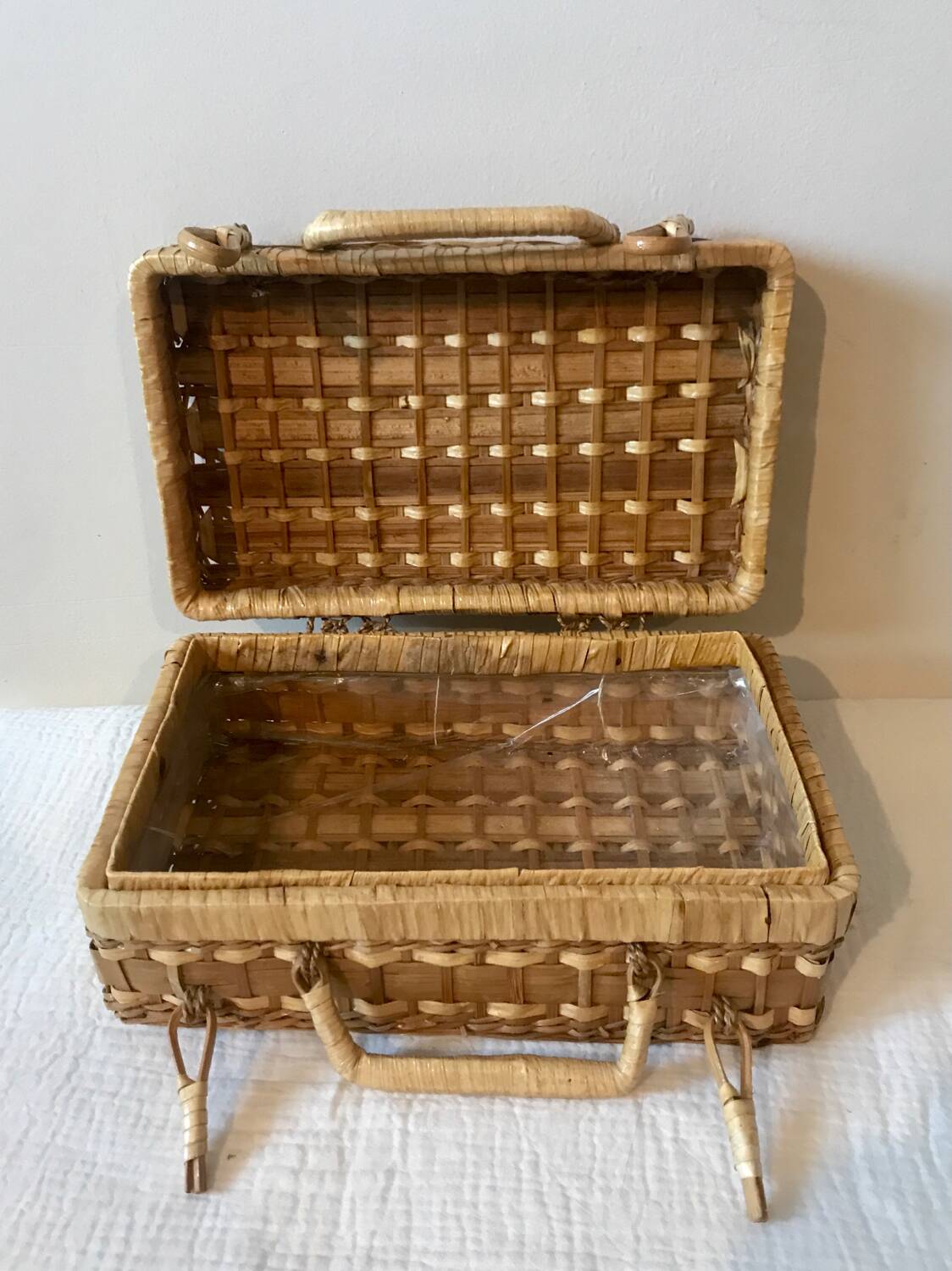 Small wicker case