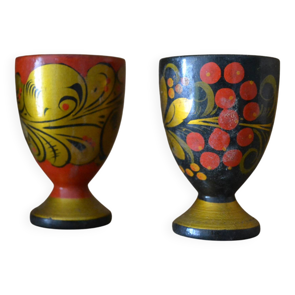 Lot de 2 coquetiers en bois à motifs