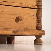 Old Provençal French chest of drawers (c.1920)