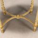 Table style néoclassique en bois sculpté XIXe siècle