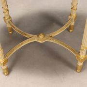 Antique neoclassical centre table in carved wood from the 19th century.