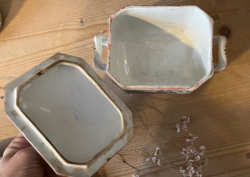 Covered casserole with Asian décor Luneville