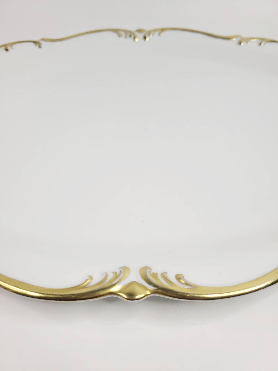Large oval antique dish in gilded porcelain – Tirschenreuth, Bavaria –