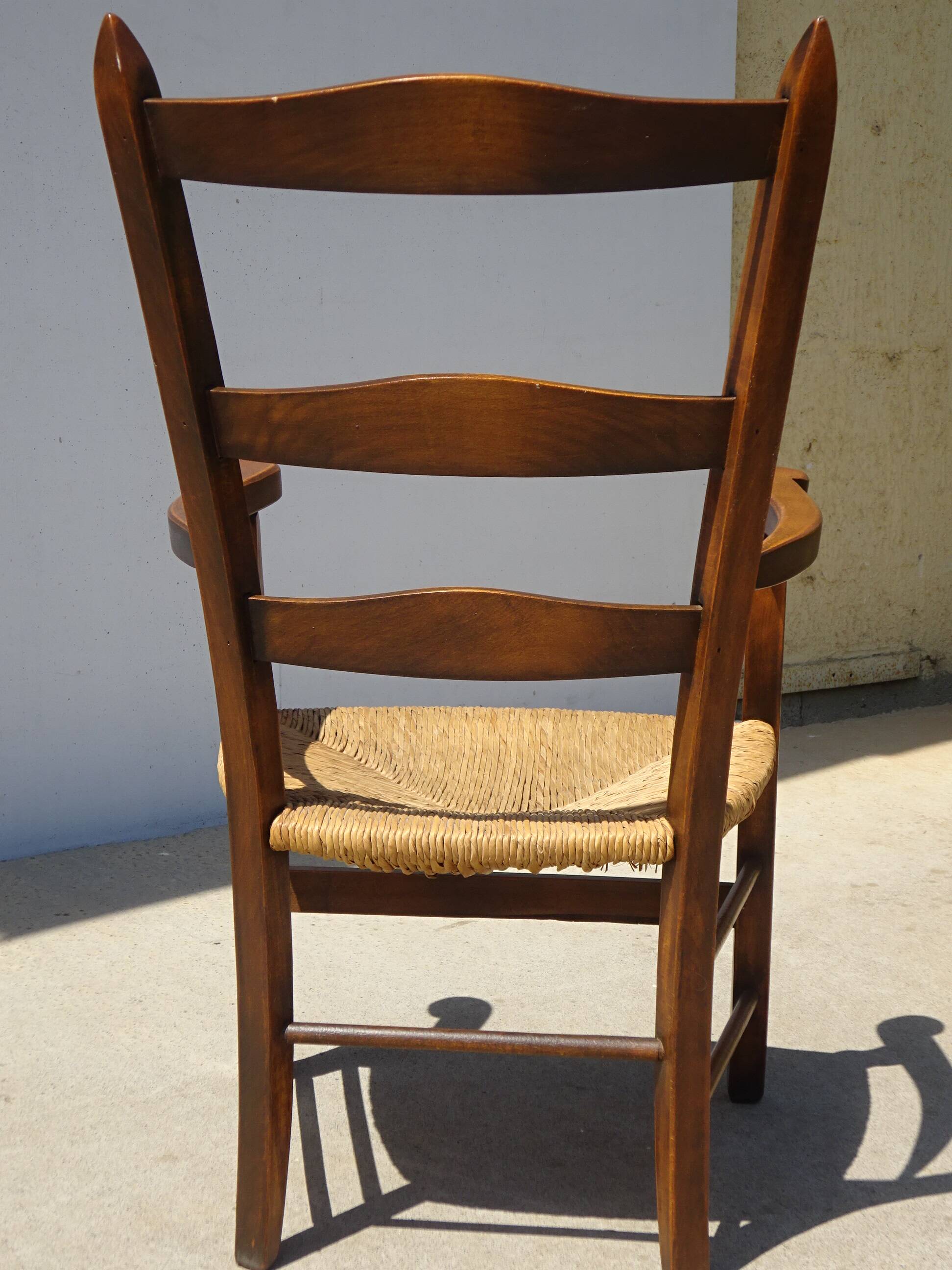 Fauteuil traditionnel en bois et paille