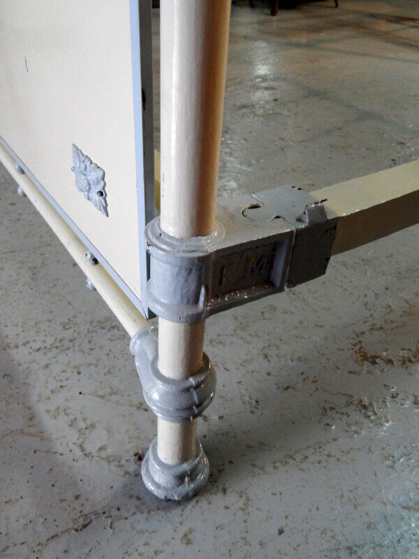 Old painted metal bed 120x190cm