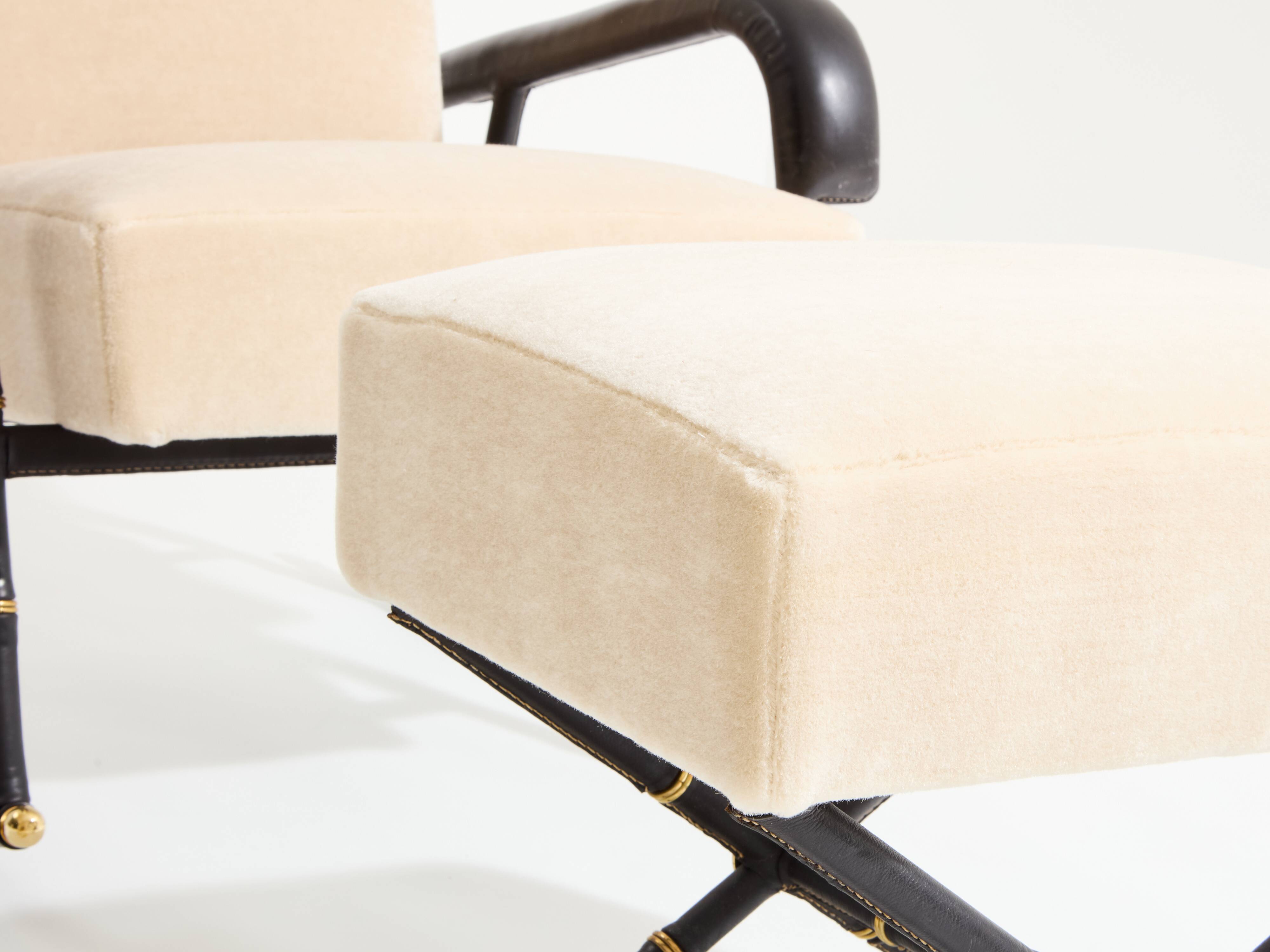 Jacques Adnet Fauteuil à bascule et ottoman cuir et velours de mohair 1950