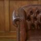 Paire de fauteuils Club capitonnés en cuir